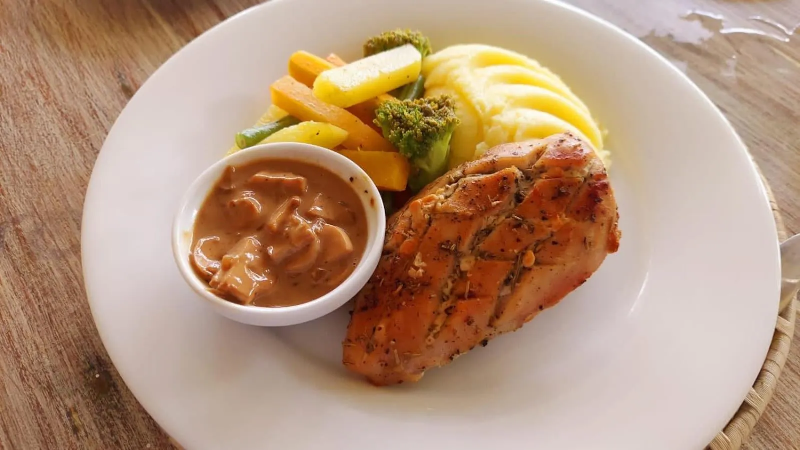 Food and drinks in Esperanza Beach Mawella