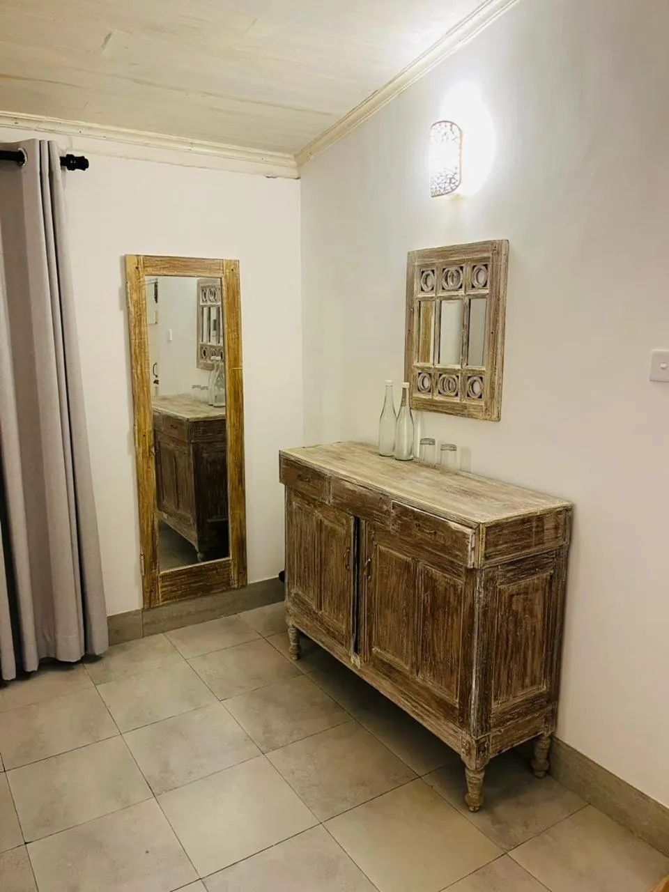 wardrobe in Esperanza Beach Mawella