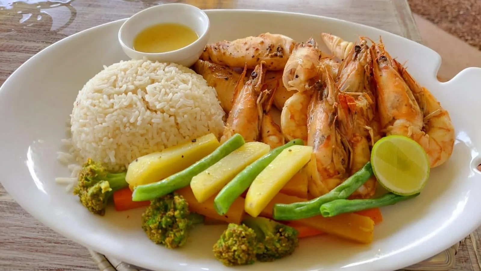 Food and drinks in Esperanza Beach Mawella