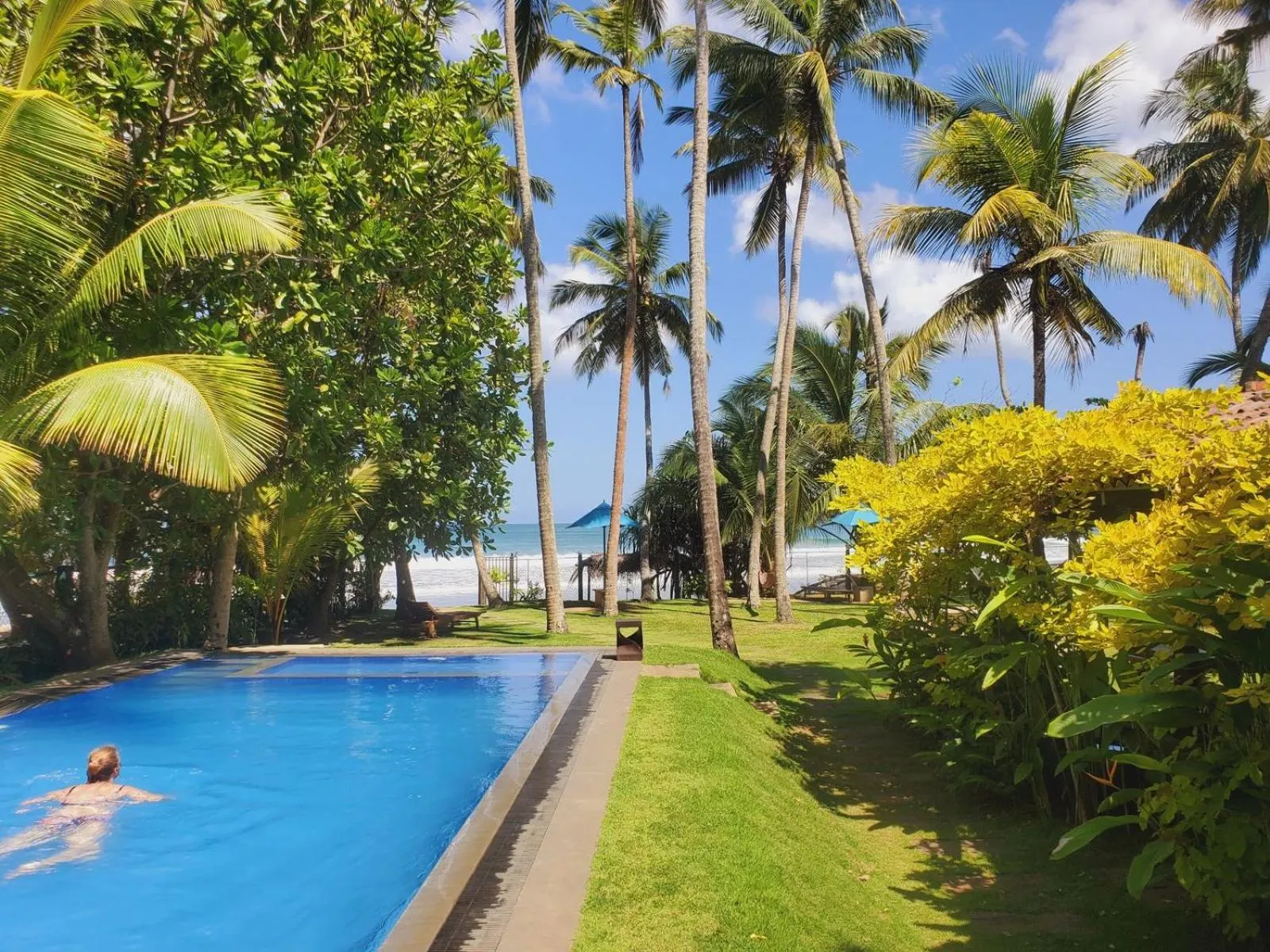 Swimming pool in Esperanza Beach Mawella