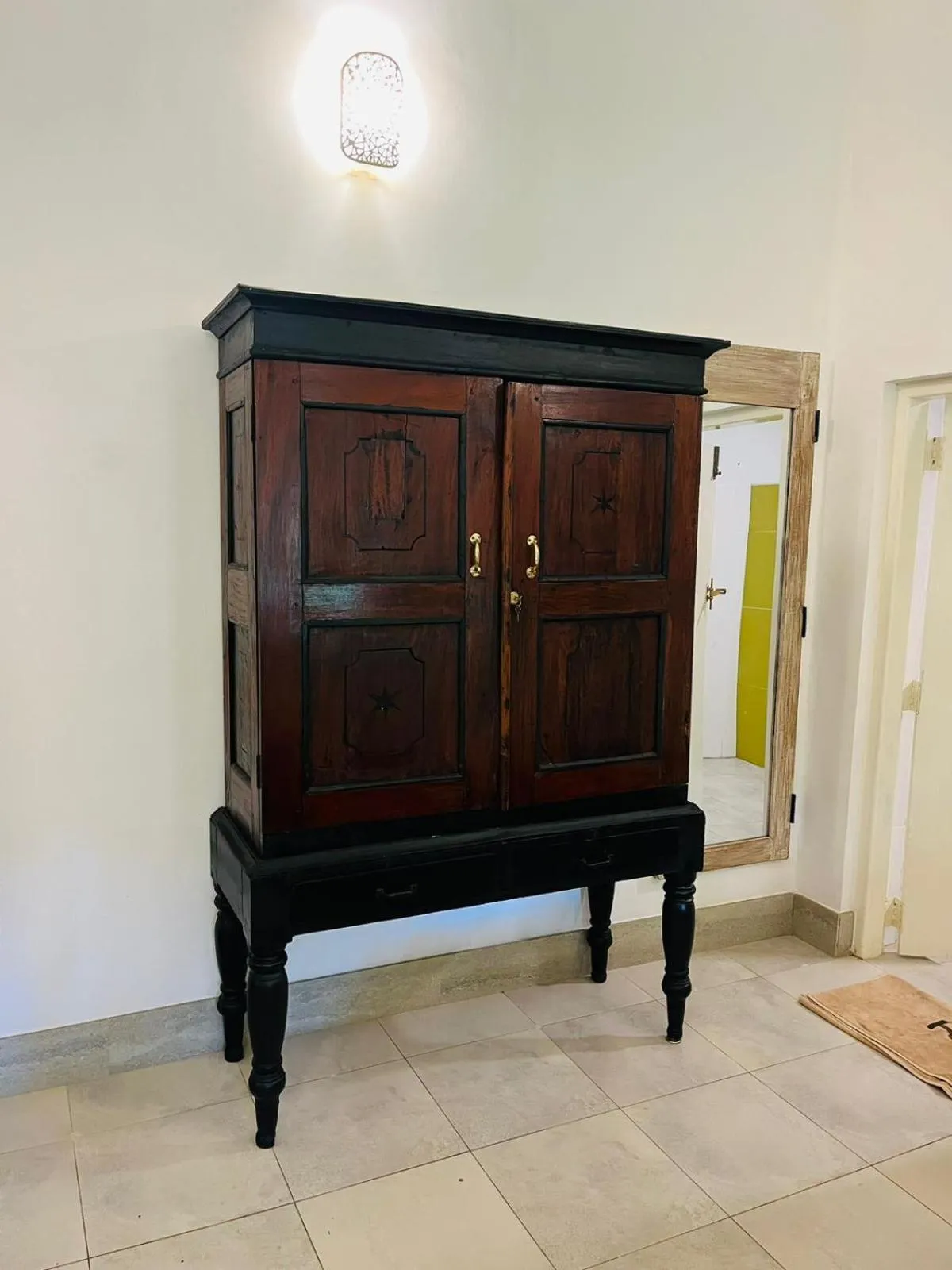 wardrobe in Esperanza Beach Mawella