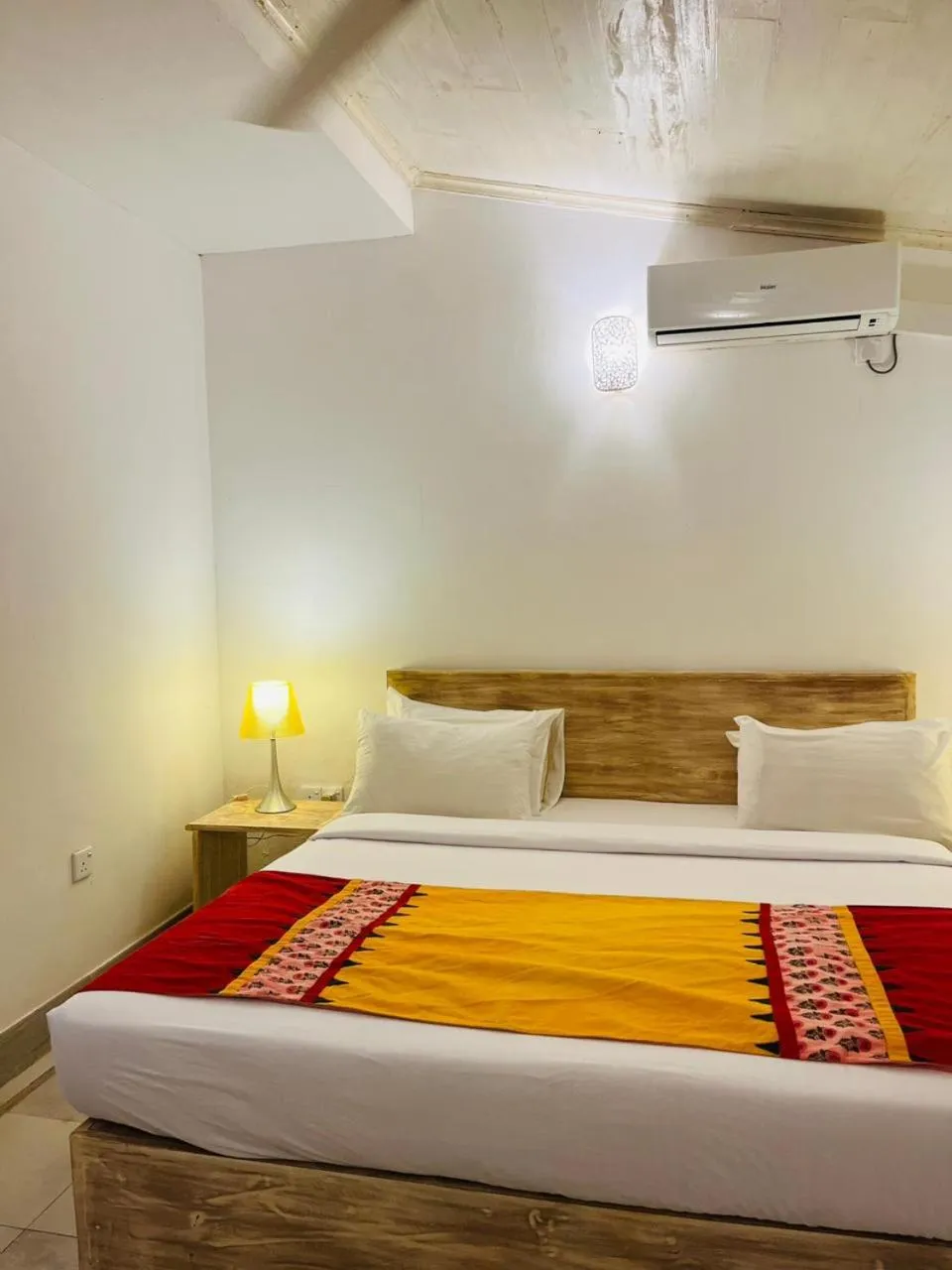 Bed in Esperanza Beach Mawella