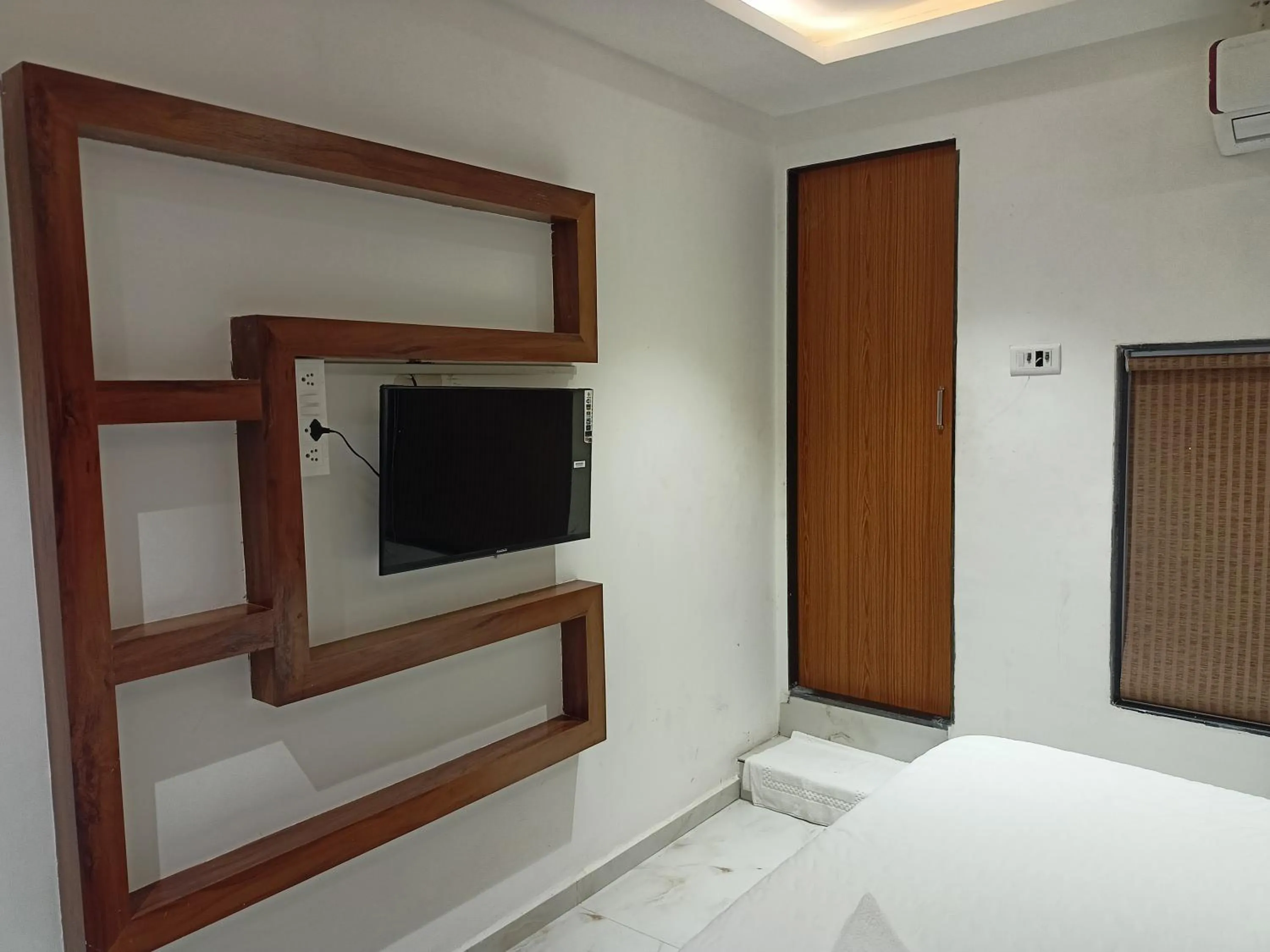 TV and multimedia, Bed in Hotel Palms Residency, Chembur Mumbai