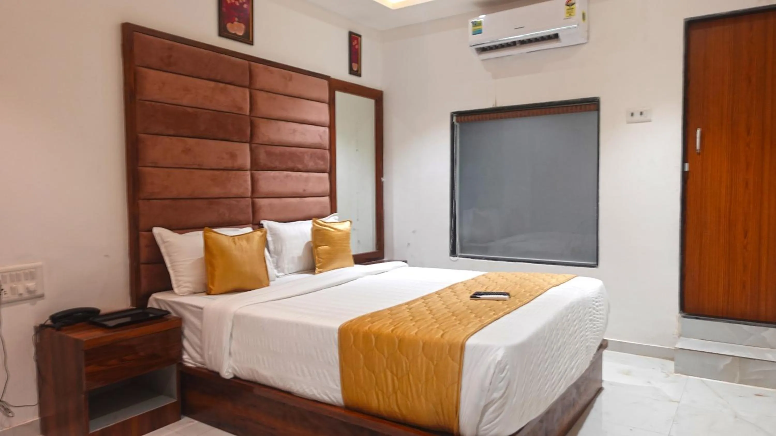 Photo of the whole room, Bed in Hotel Palms Residency, Chembur Mumbai