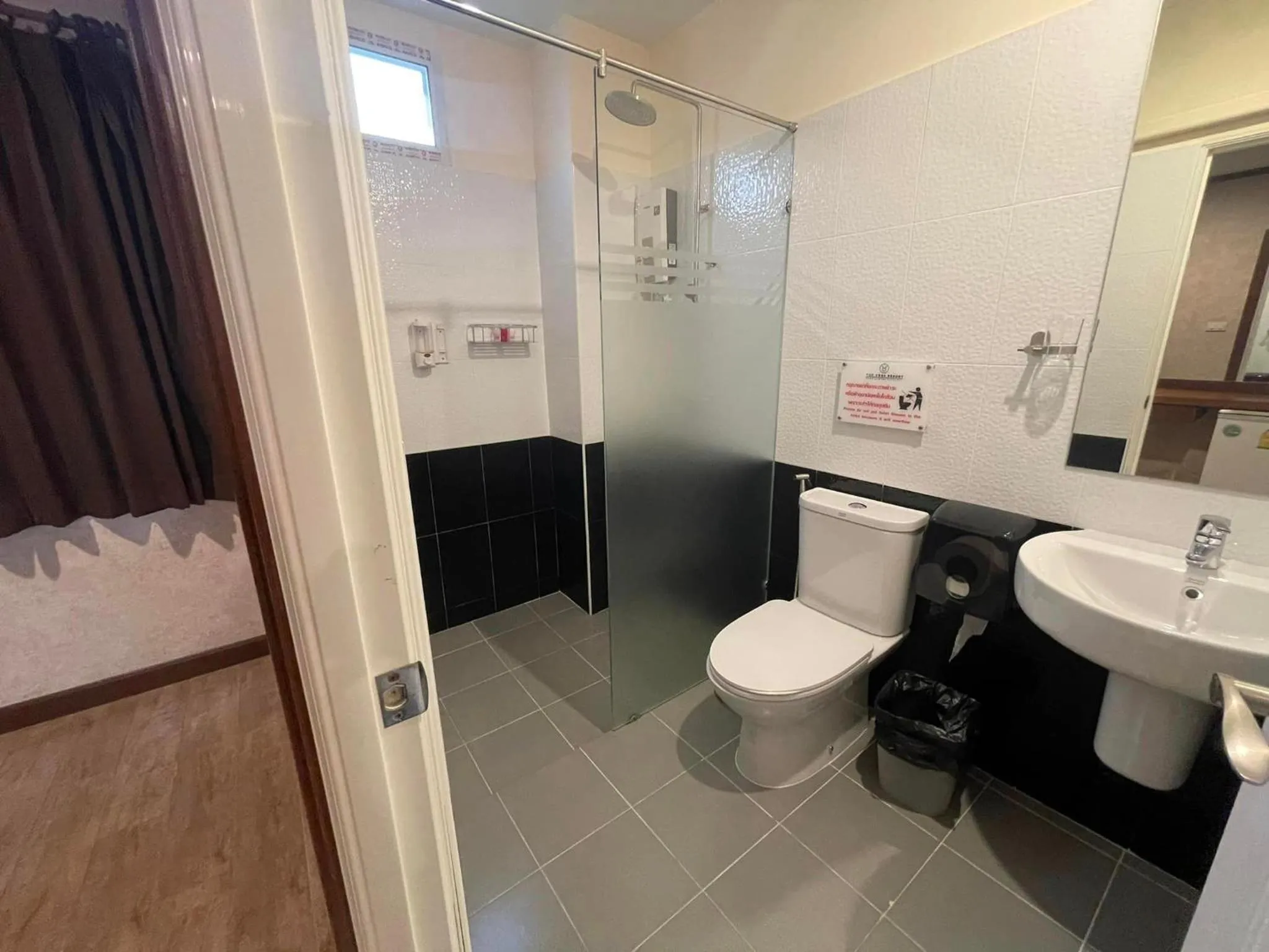 Bathroom in RoomQuest Chonburi Laem Chabang