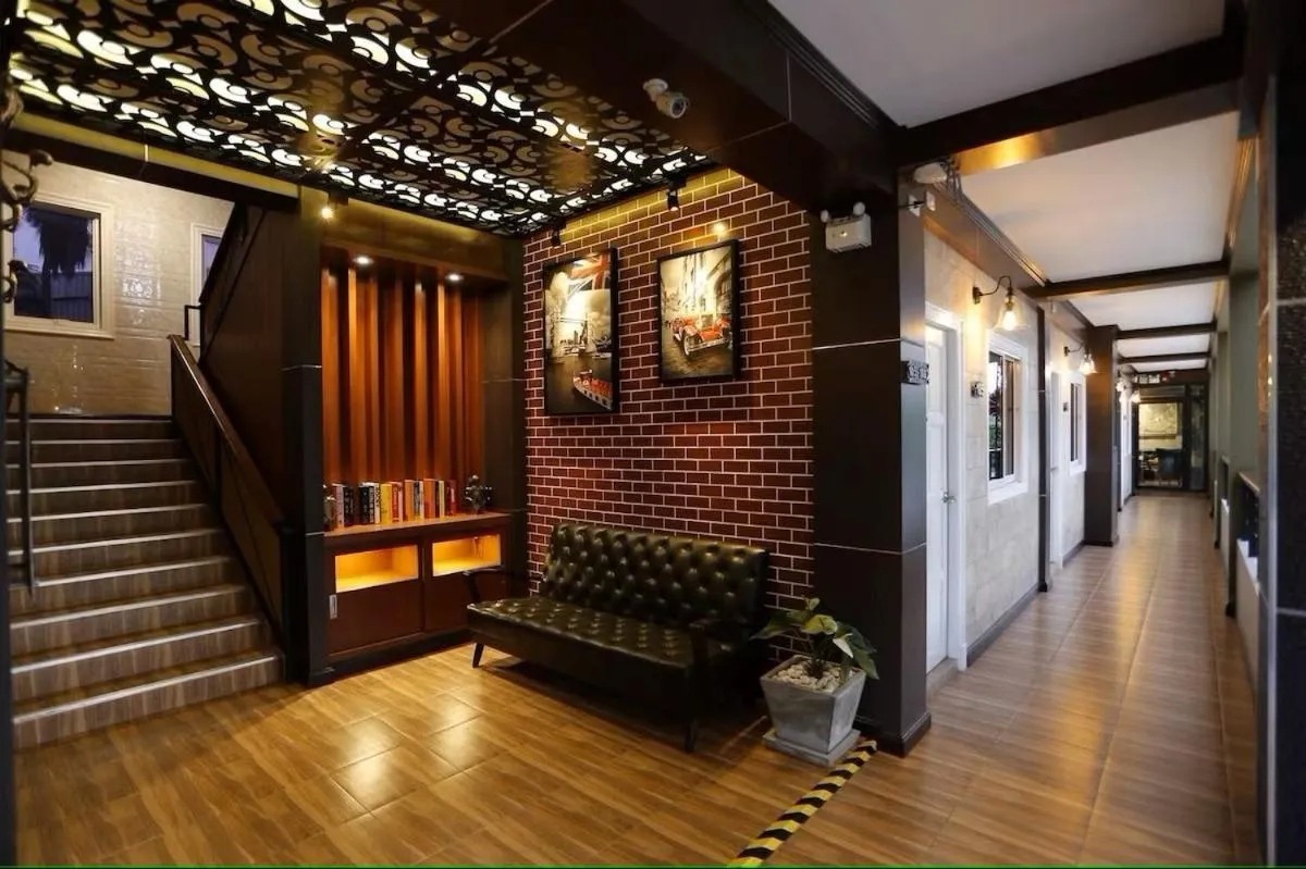 Lobby or reception in RoomQuest Chonburi Laem Chabang