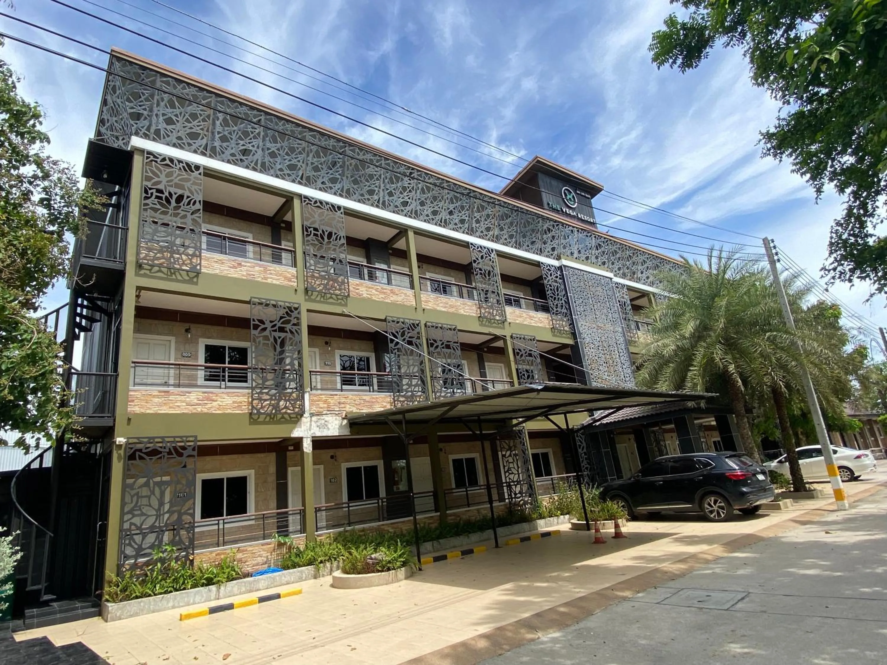 Property building in RoomQuest Chonburi Laem Chabang