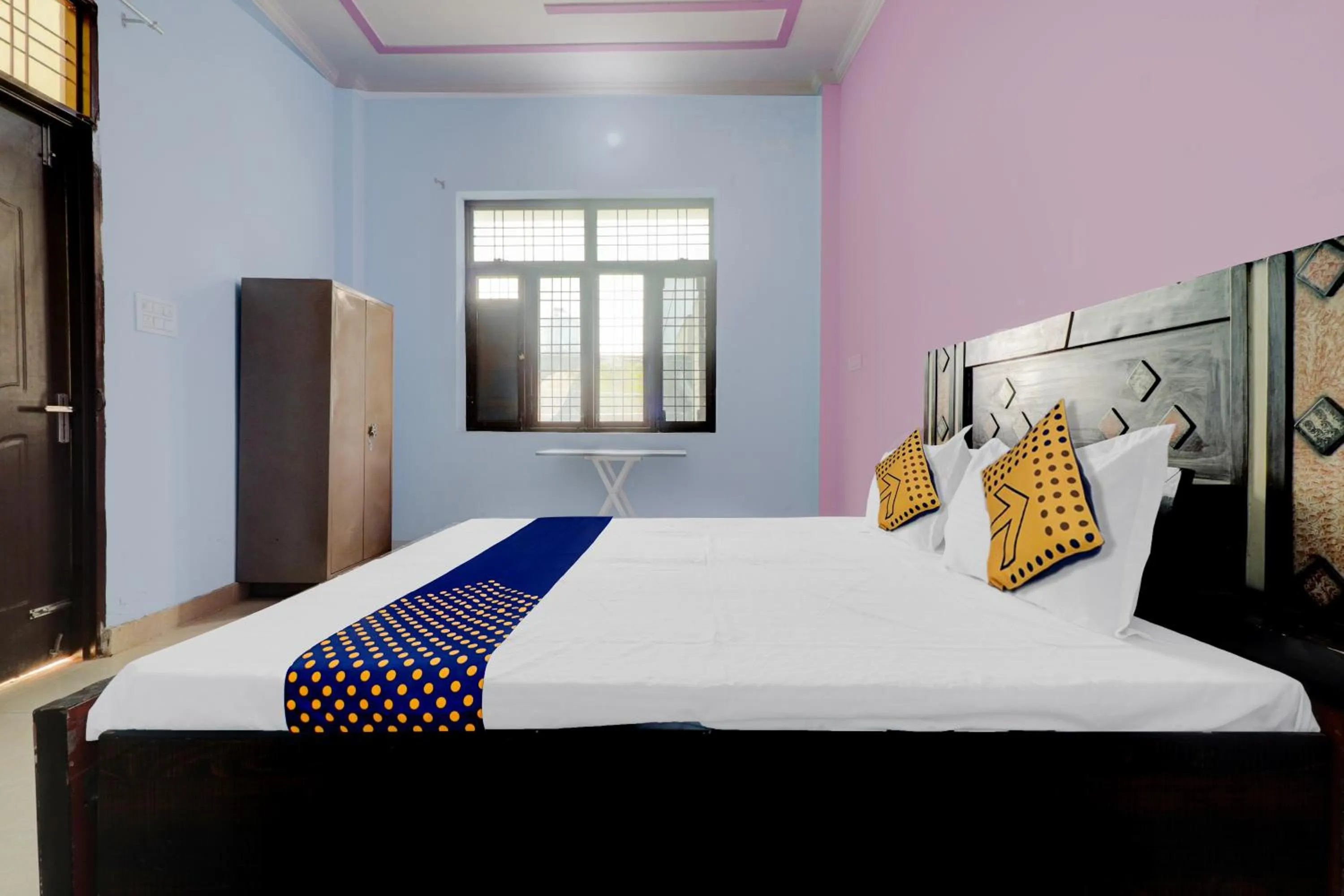 Bedroom in Hotel O Chaudhary Guest House