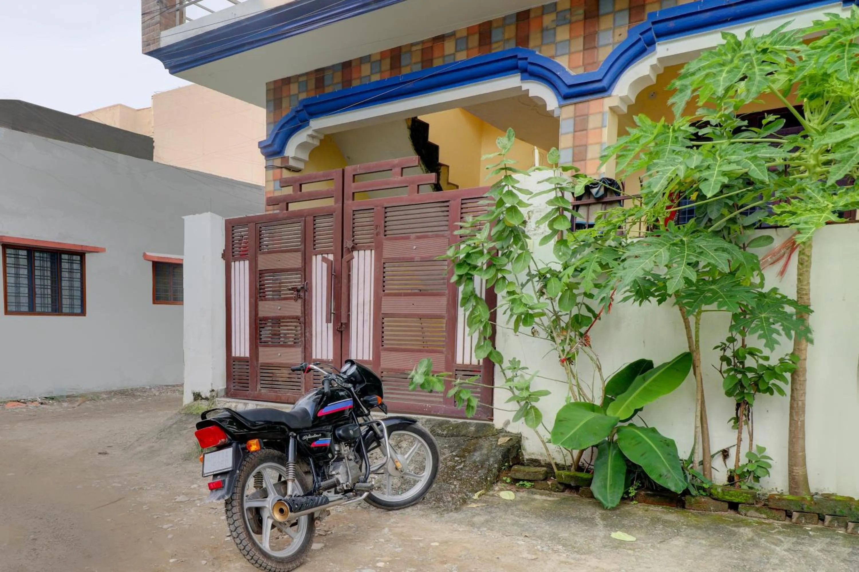 Facade/entrance in Hotel O Chaudhary Guest House