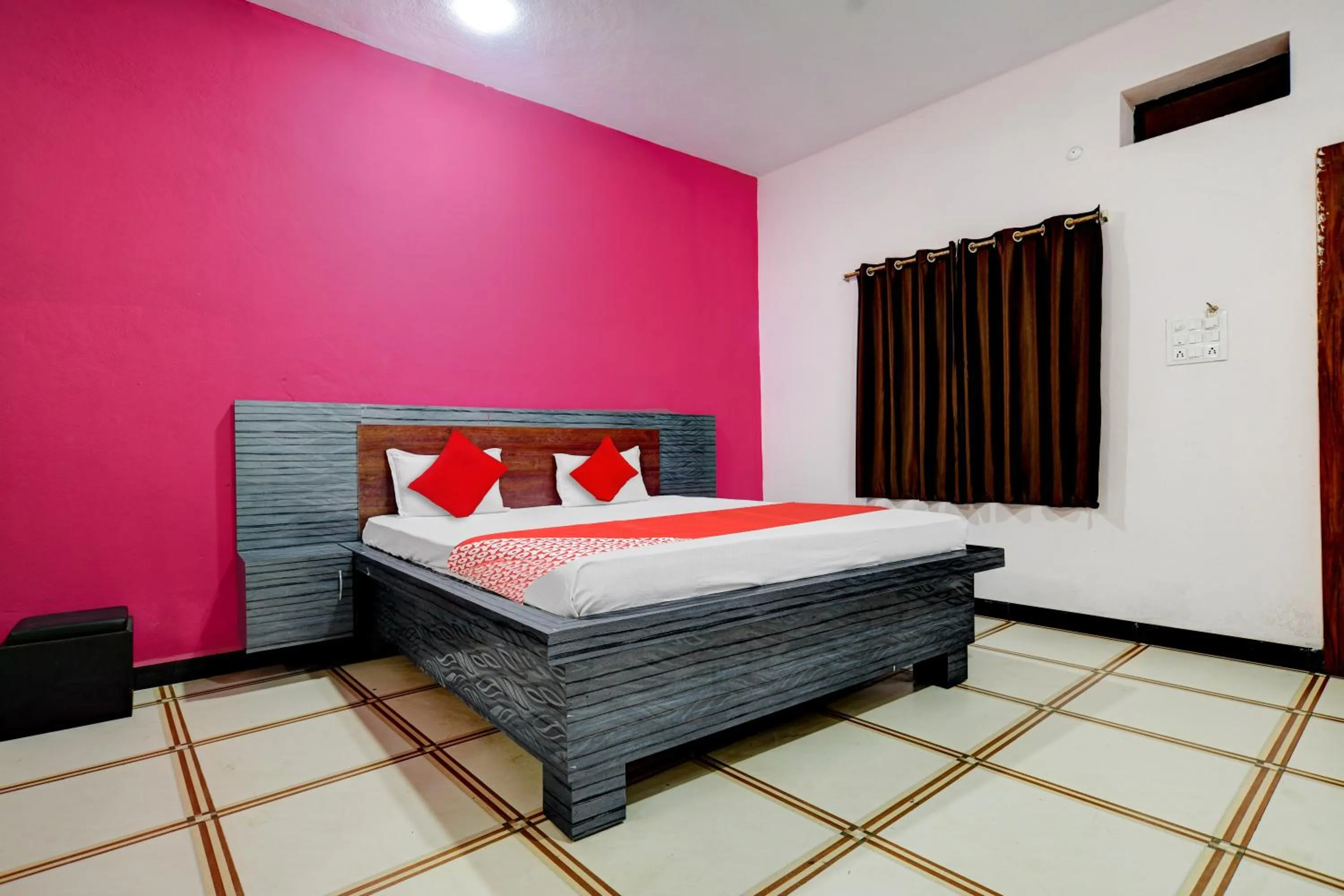 Bedroom, Bed in Hotel O Apna Palace