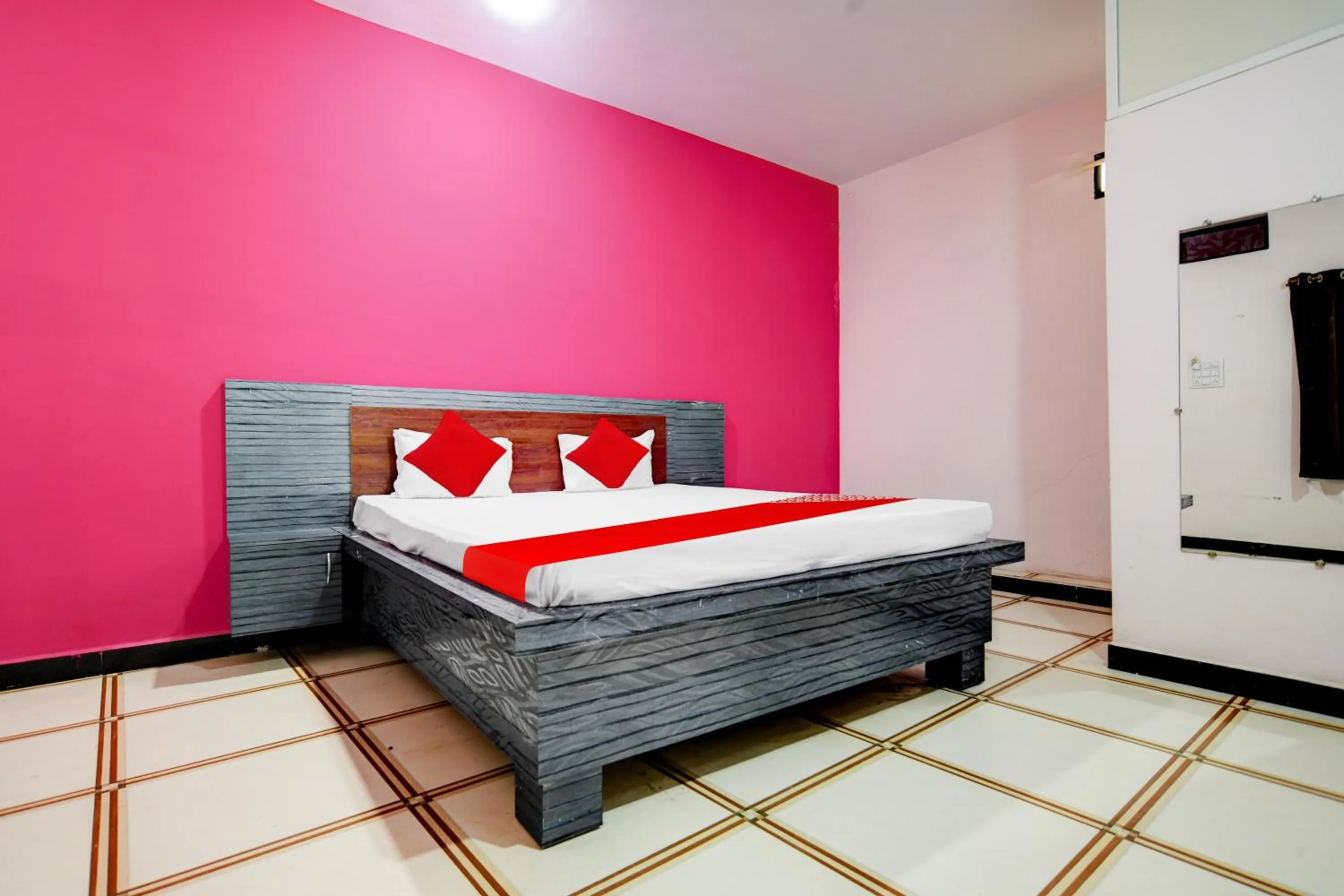 Bedroom, Bed in Hotel O Apna Palace