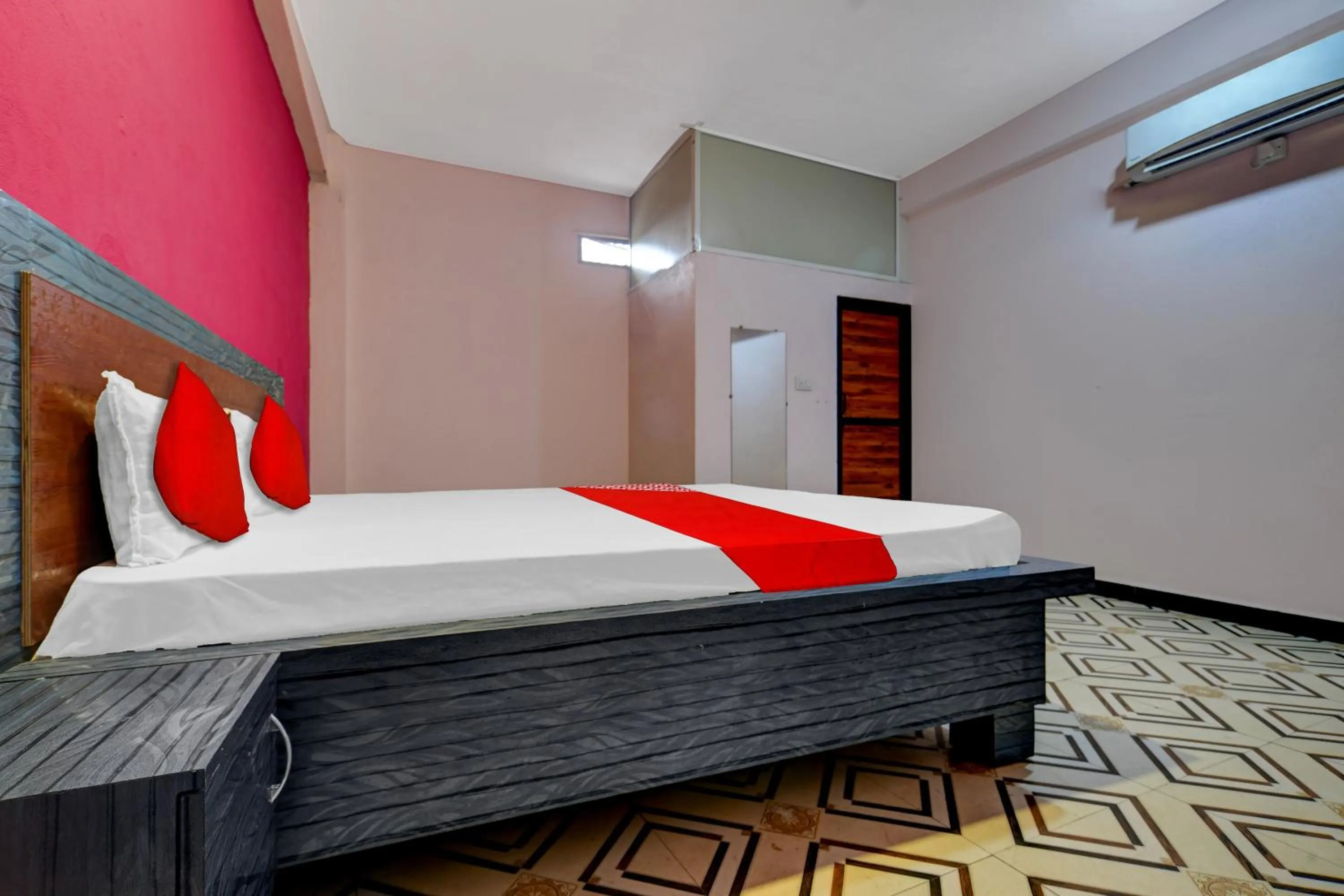 Bedroom, Bed in Hotel O Apna Palace