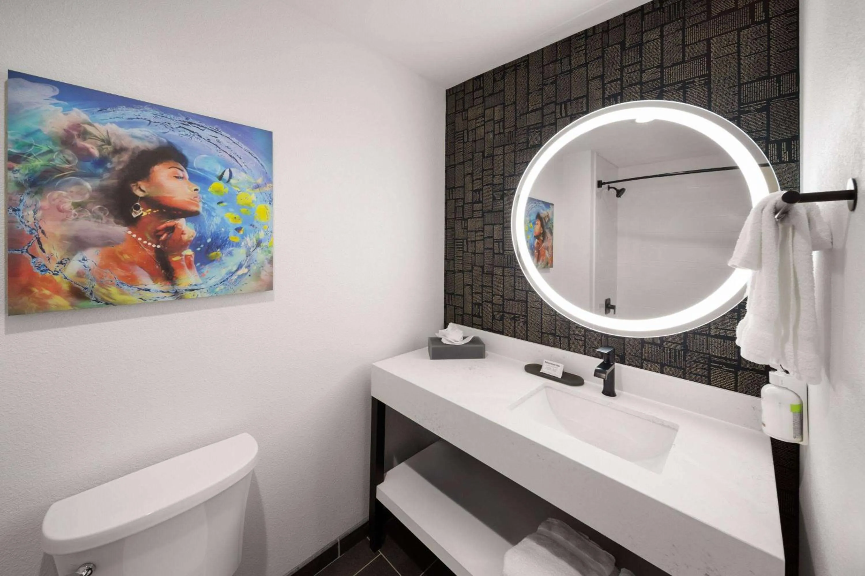 Bathroom in La Quinta Inn & Suites by Wyndham Austin Parmer Tech Ridge