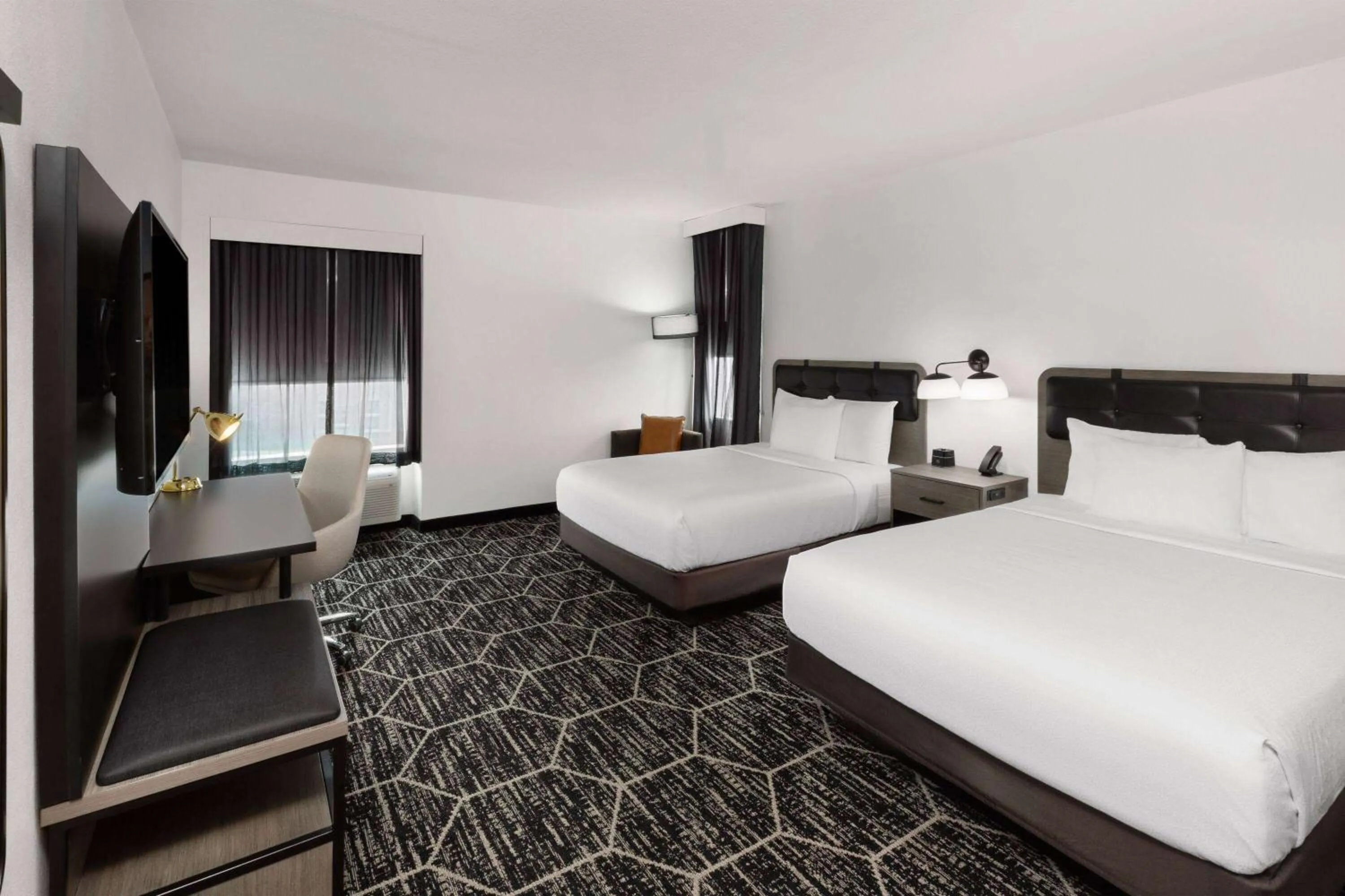 Photo of the whole room, Bed in La Quinta Inn & Suites by Wyndham Austin Parmer Tech Ridge