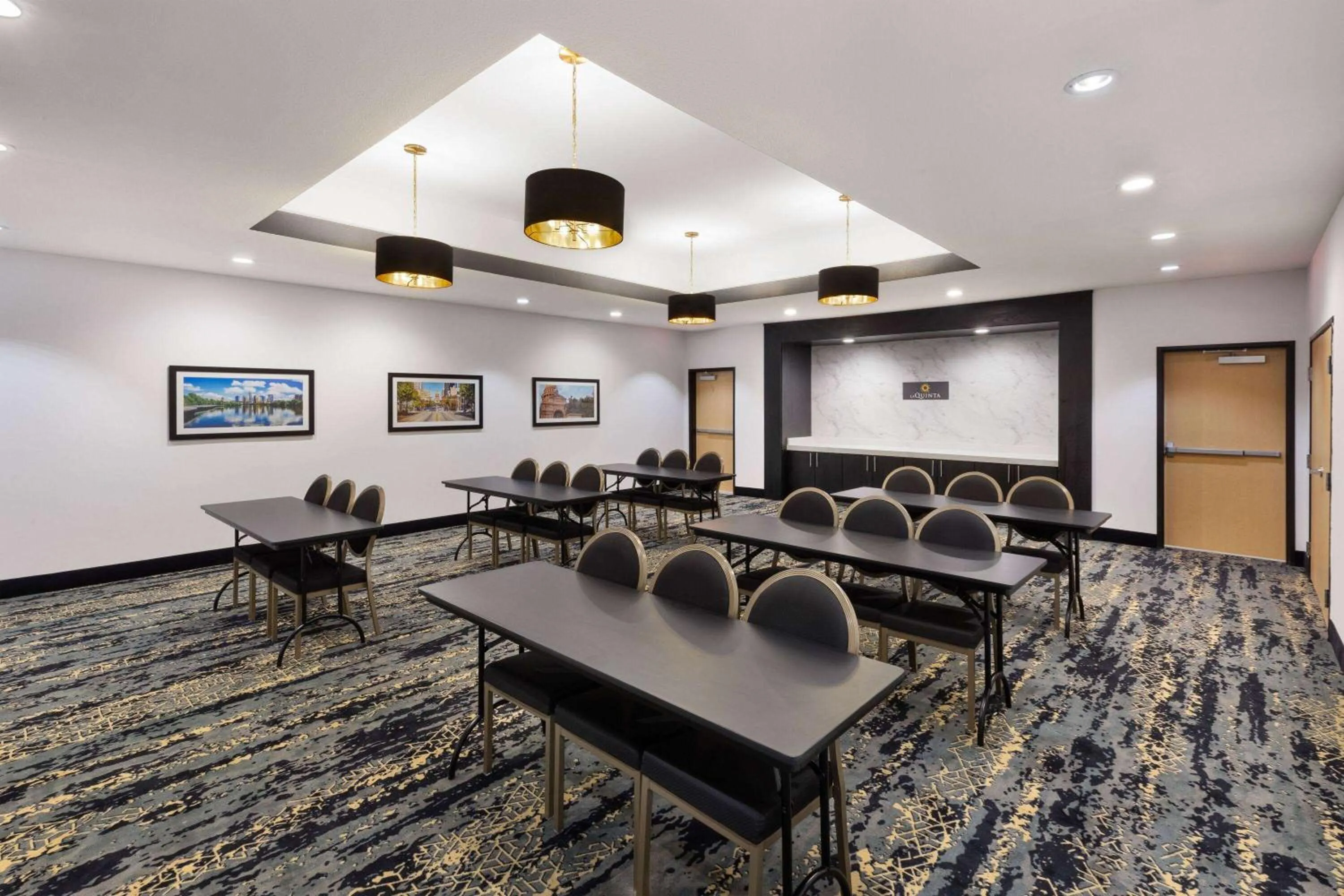 Meeting/conference room in La Quinta Inn & Suites by Wyndham Austin Parmer Tech Ridge