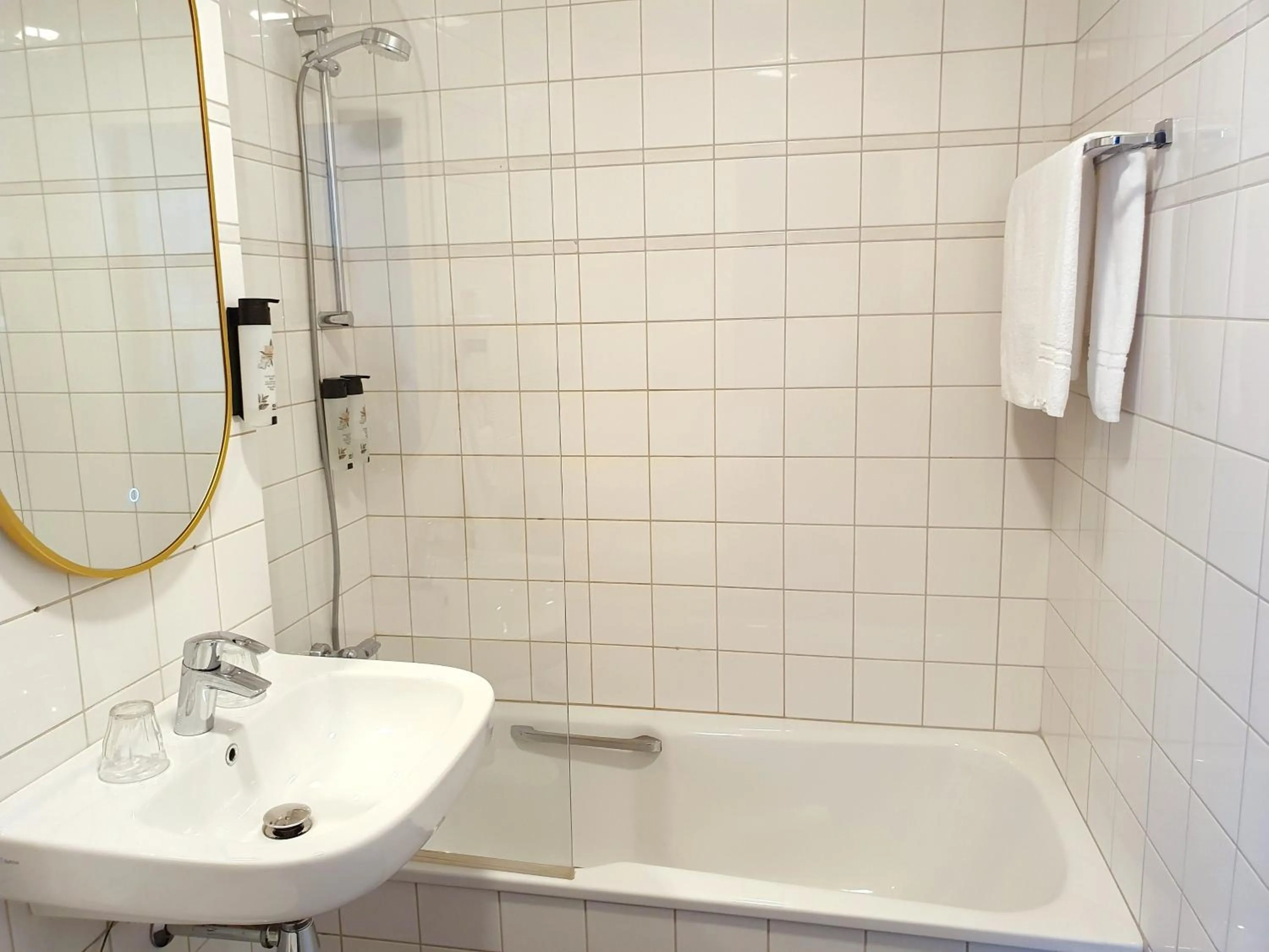 Shower in Hotel Sebel