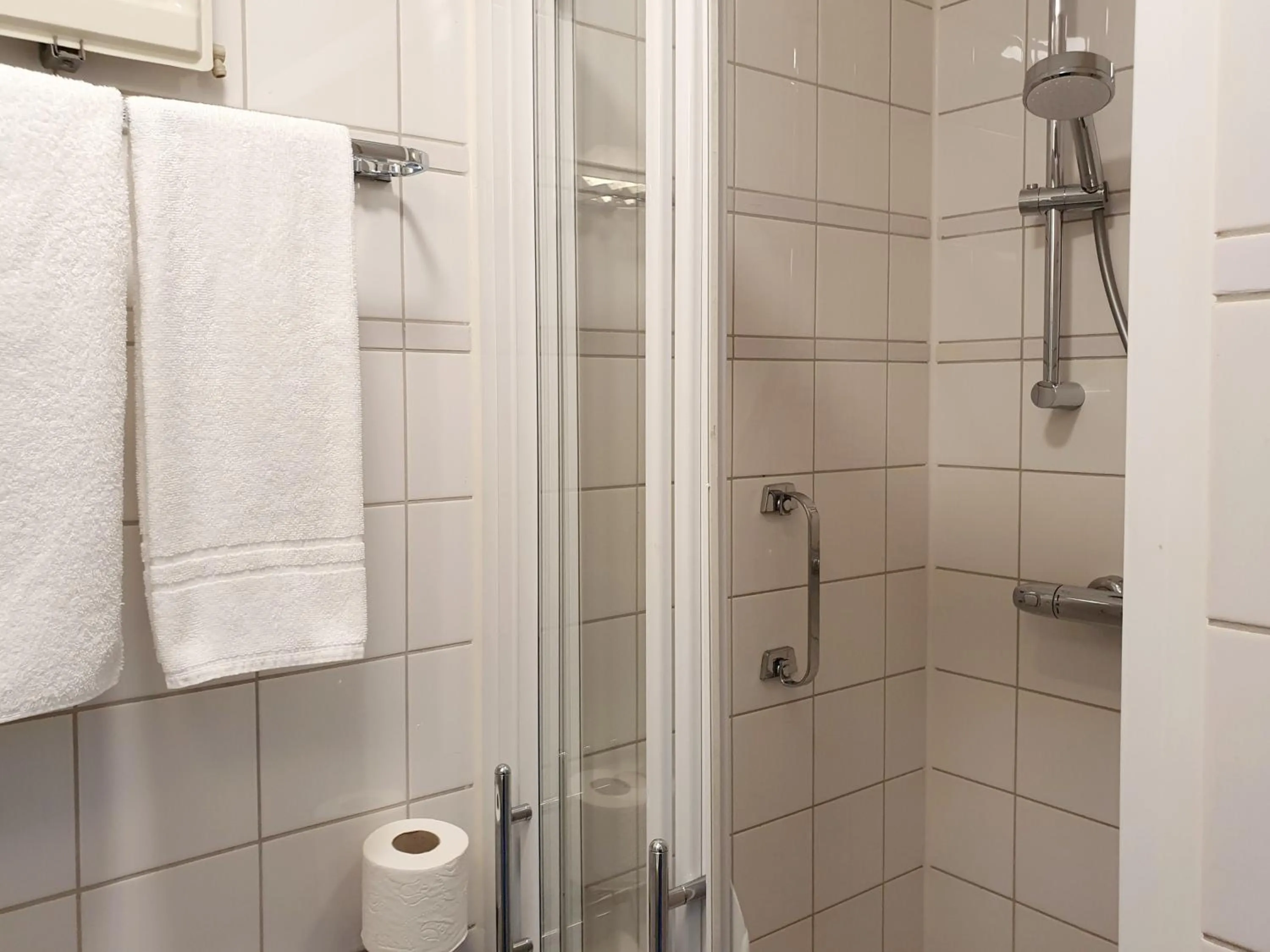 Shower in Hotel Sebel