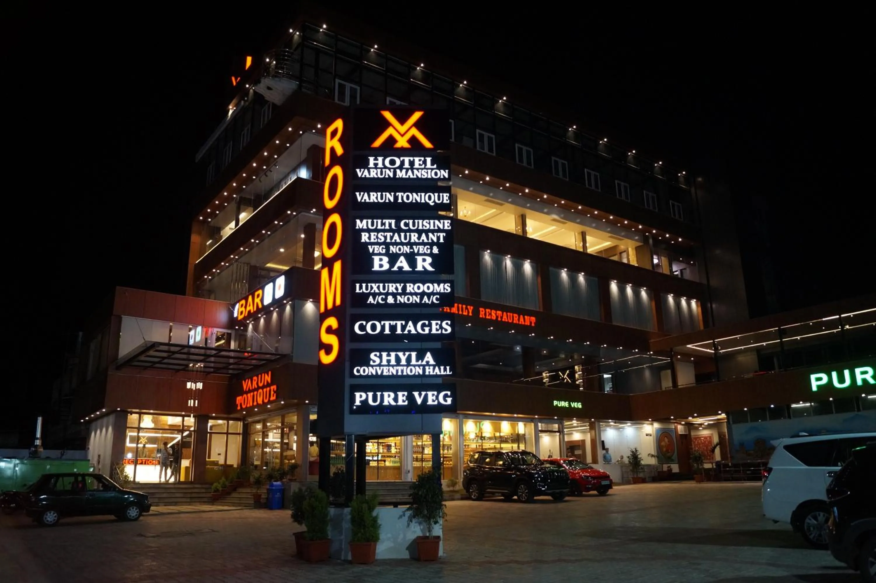 Property building in Hotel Varun Mansion Hassan