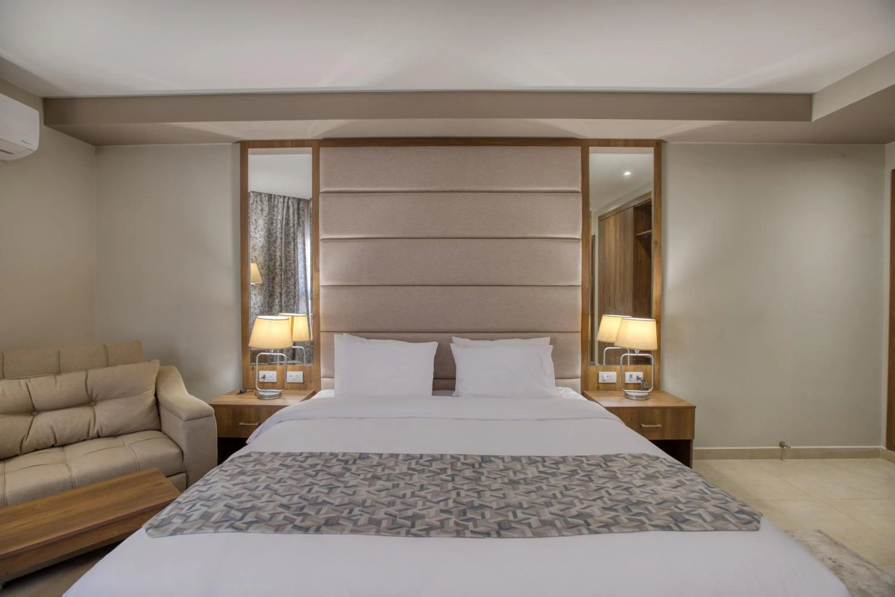 Bed in Nozol Pyramids Hotel and Spa