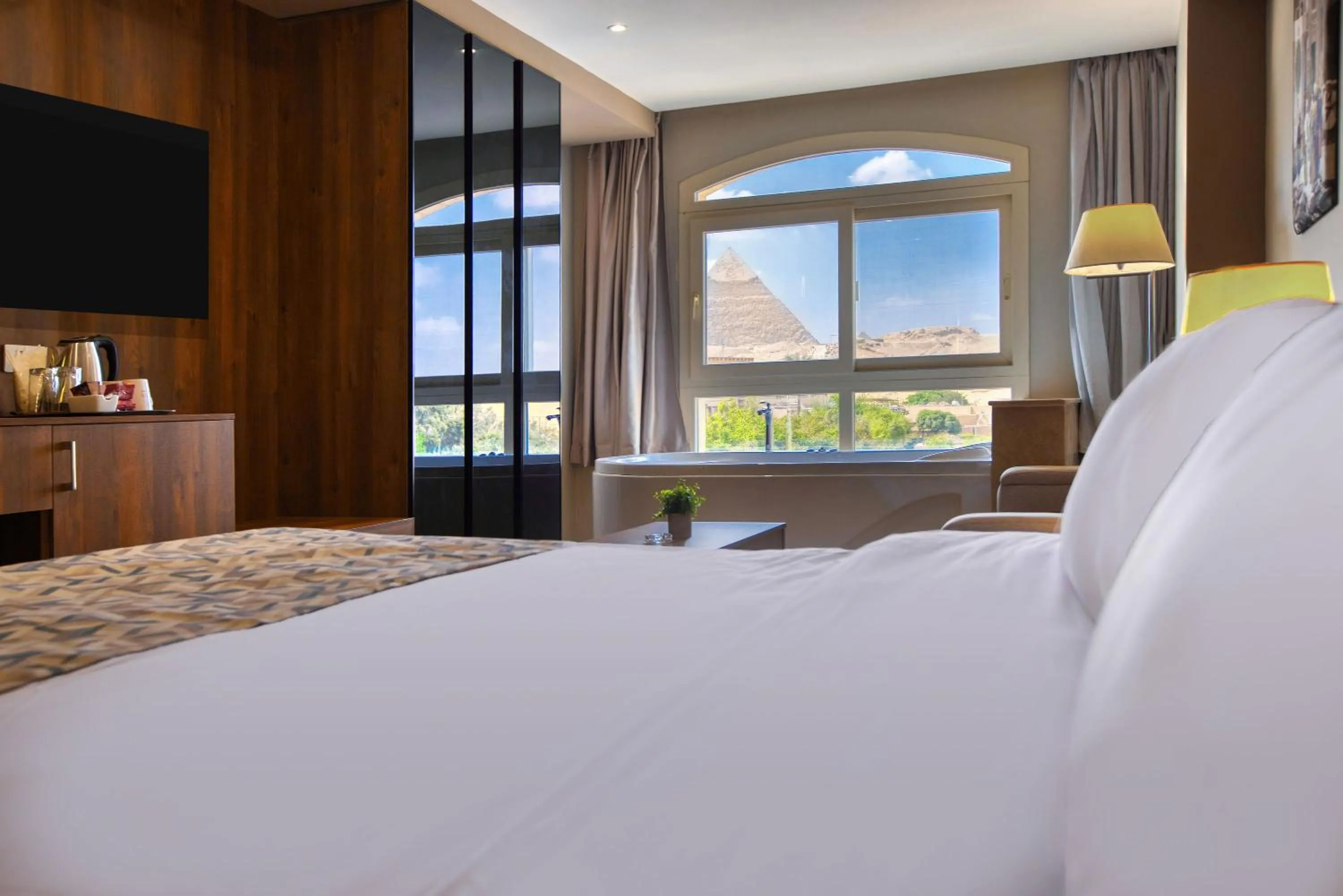 Bed in Nozol Pyramids Hotel and Spa