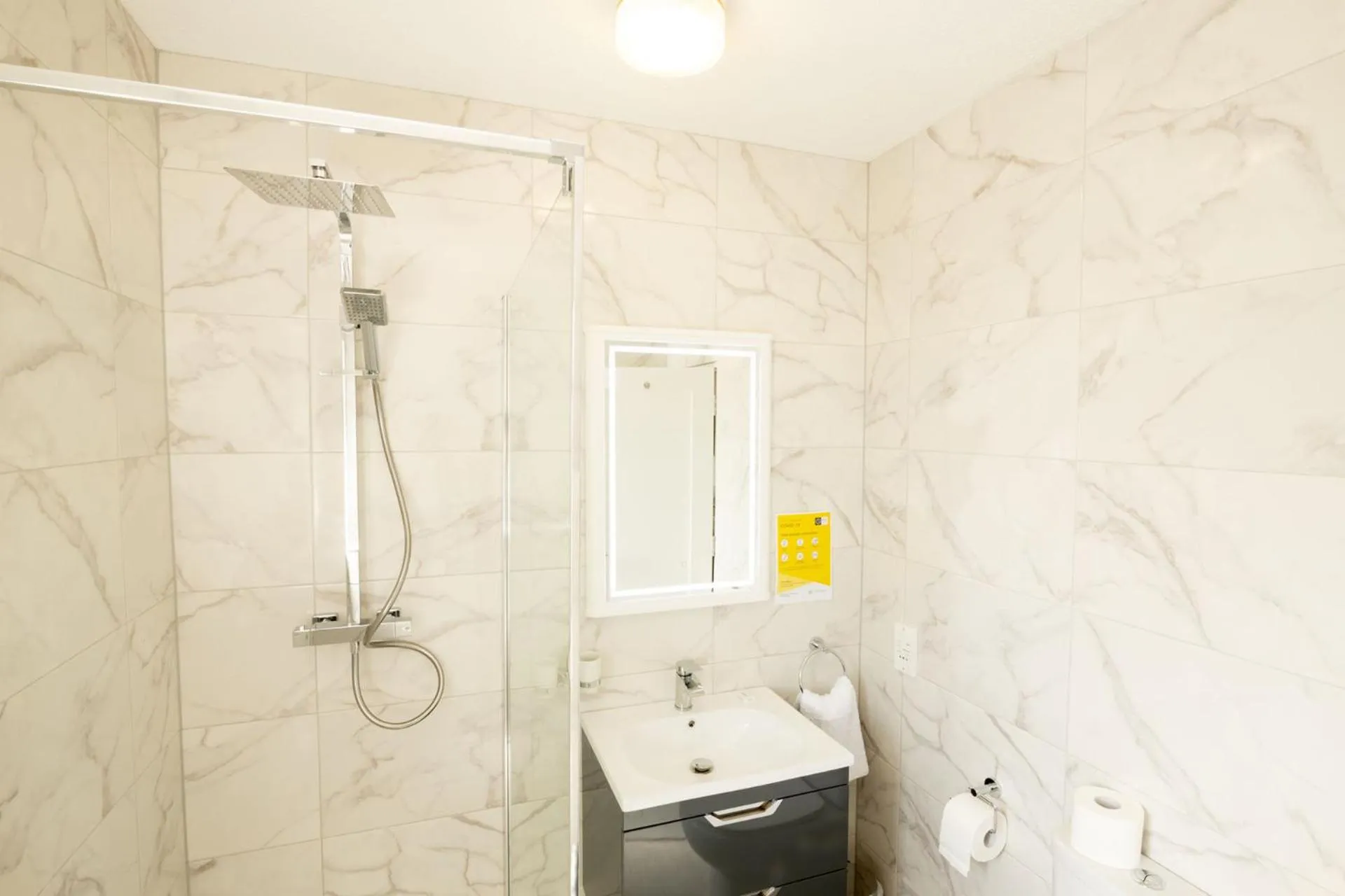 Bathroom in Station House Bed & Breakfast