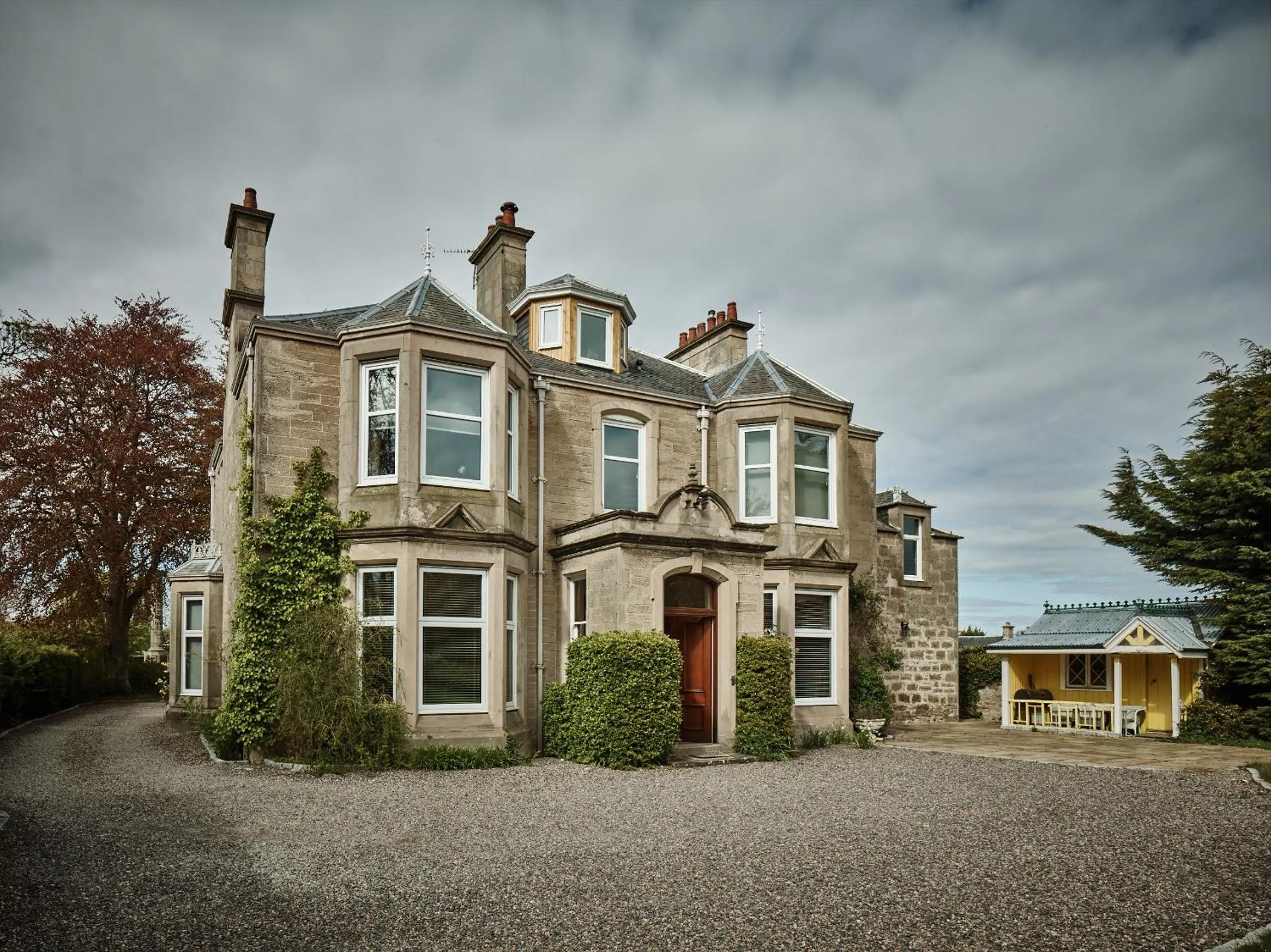 Facade/entrance in Tali Ayer