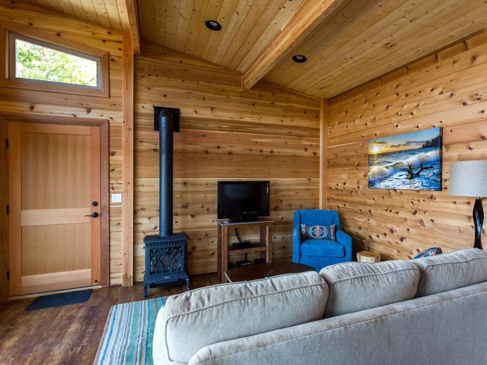 Living room in Snug Harbor Resort and Marina