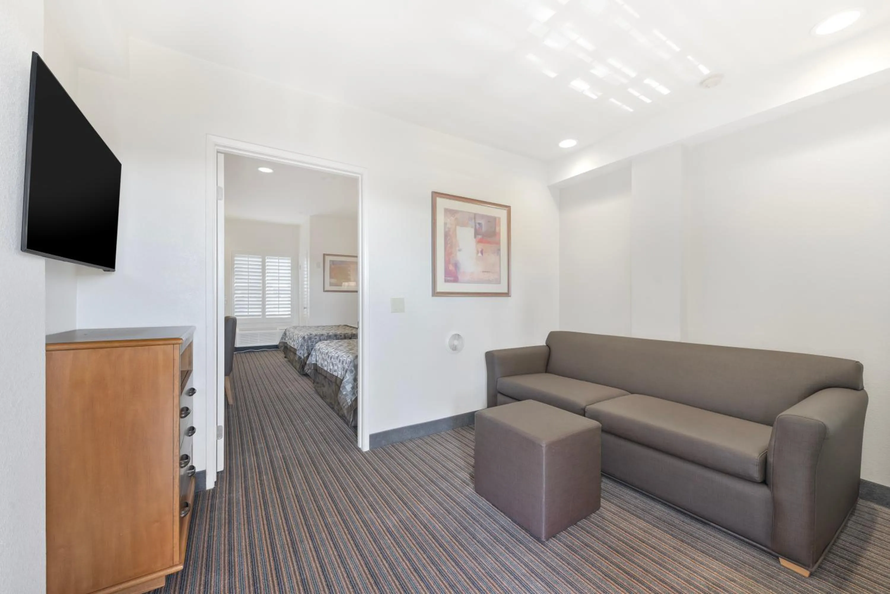 Anaheim Desert Inn & Suites