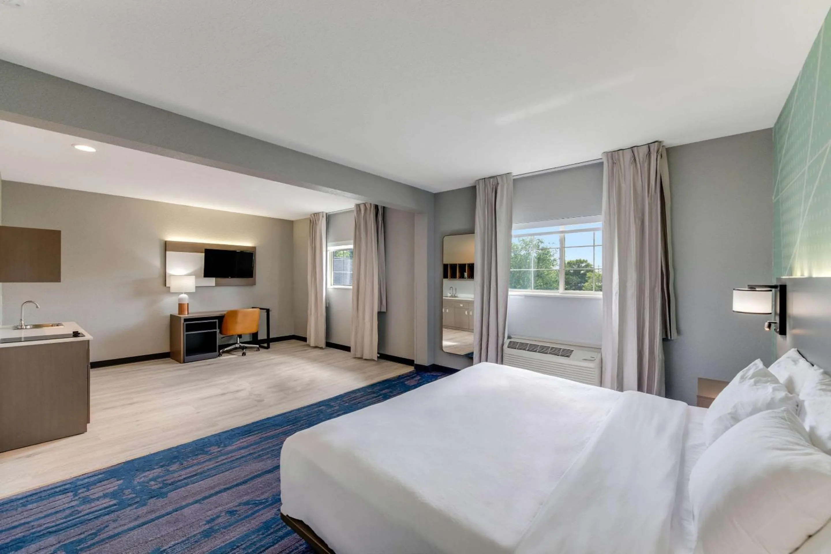 Bedroom, Bed in Comfort Inn & Suites Weston - Wausau