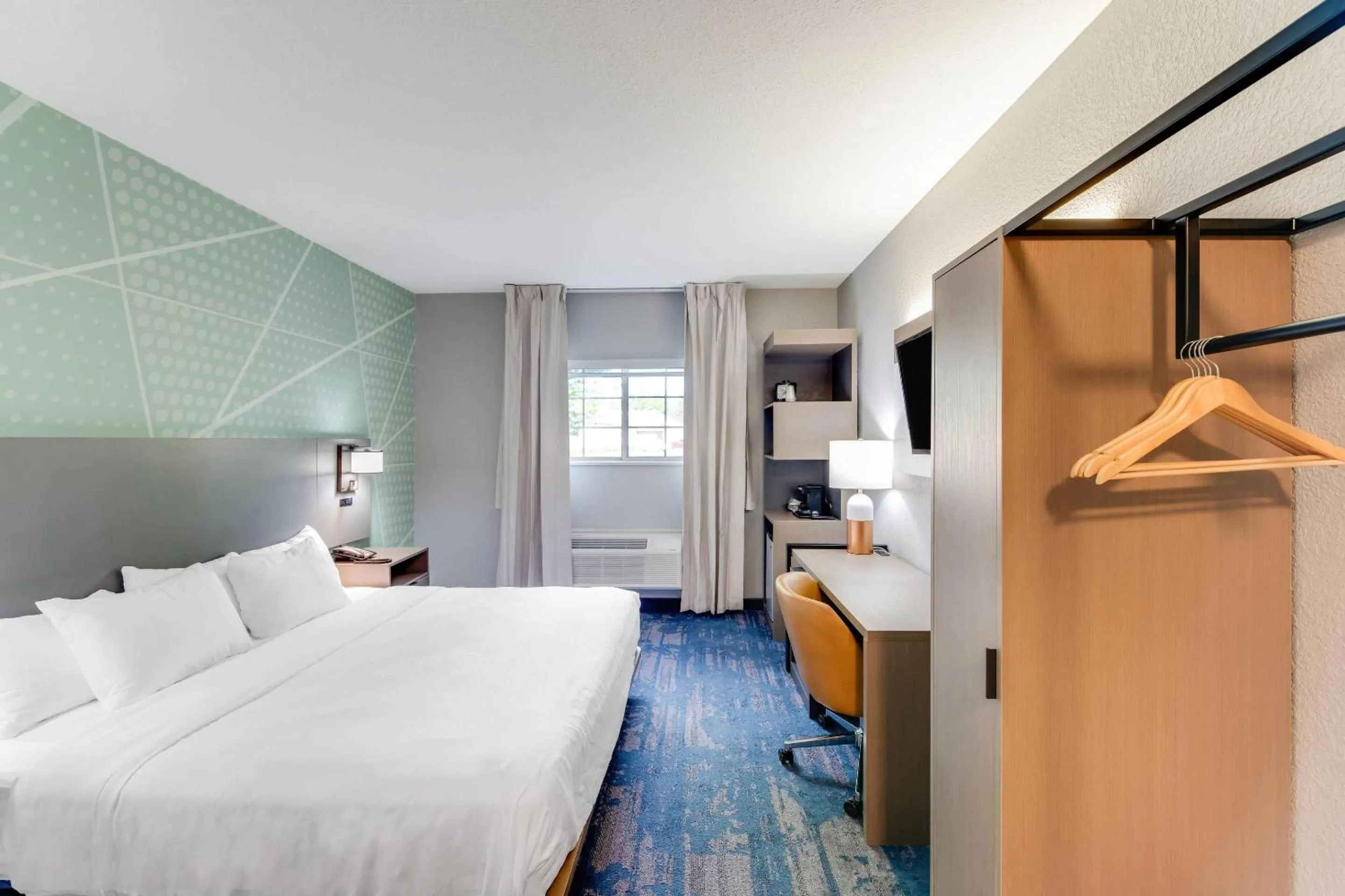 Bedroom, Bed in Comfort Inn & Suites Weston - Wausau