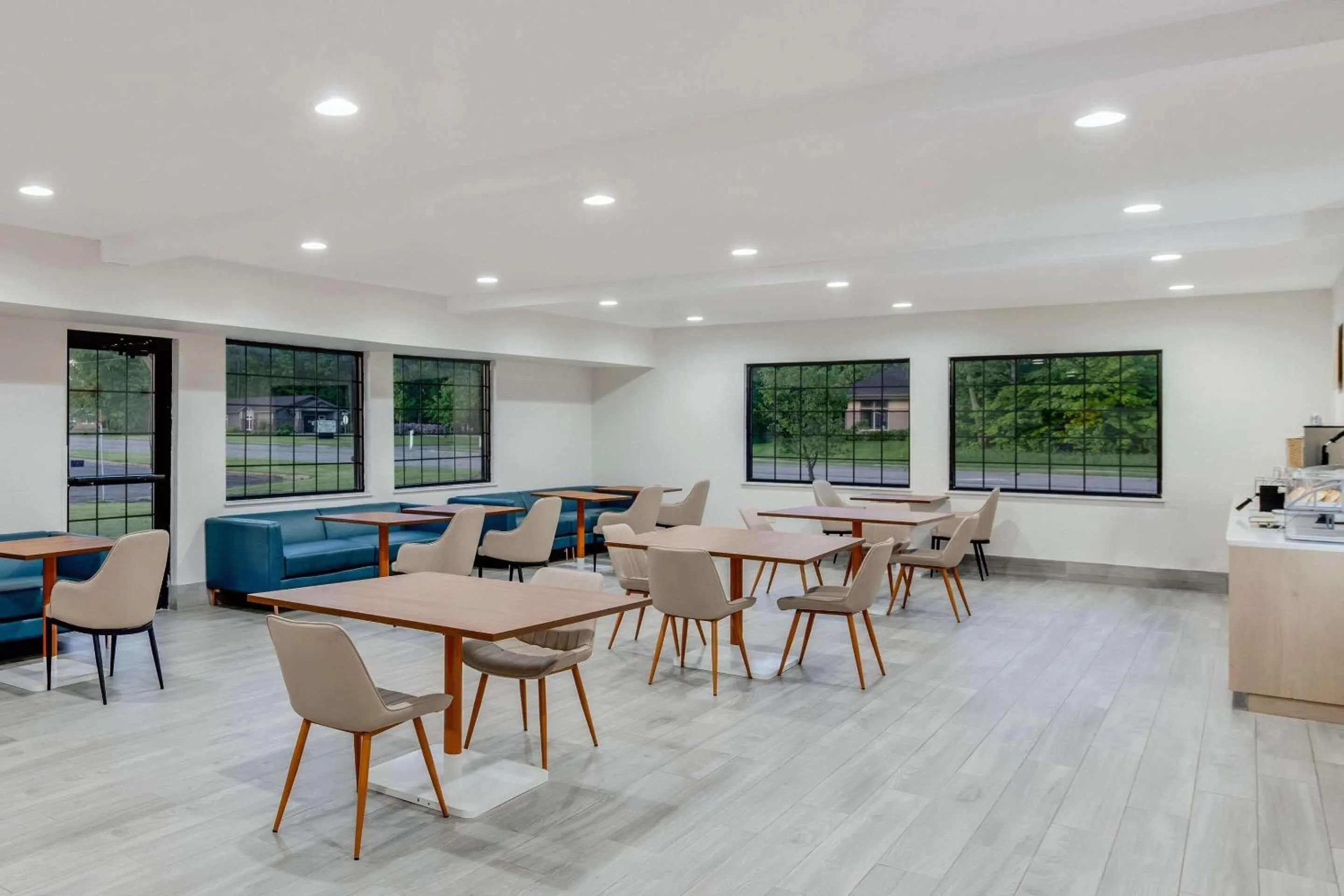 Breakfast in Comfort Inn & Suites Weston - Wausau