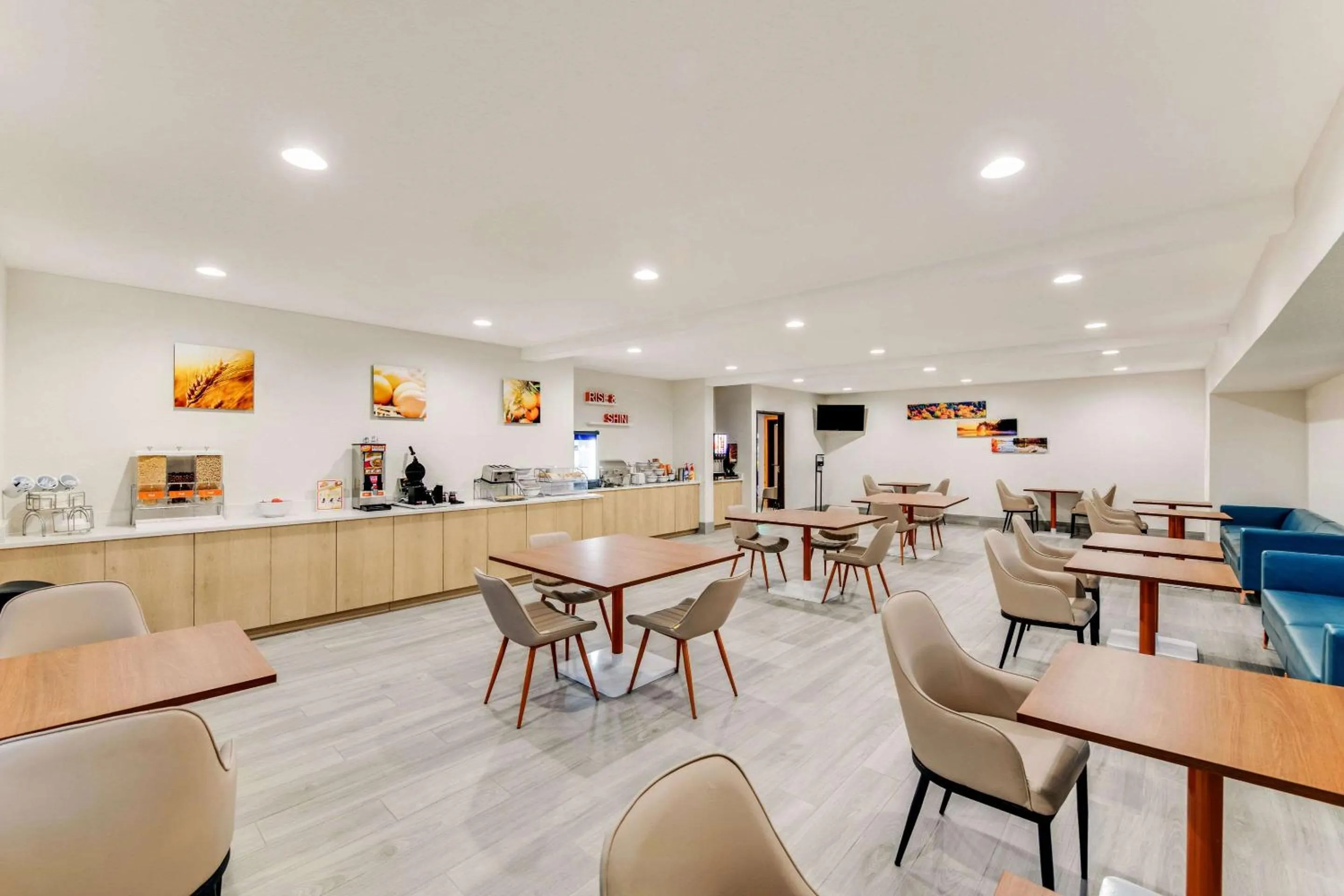 Breakfast in Comfort Inn & Suites Weston - Wausau