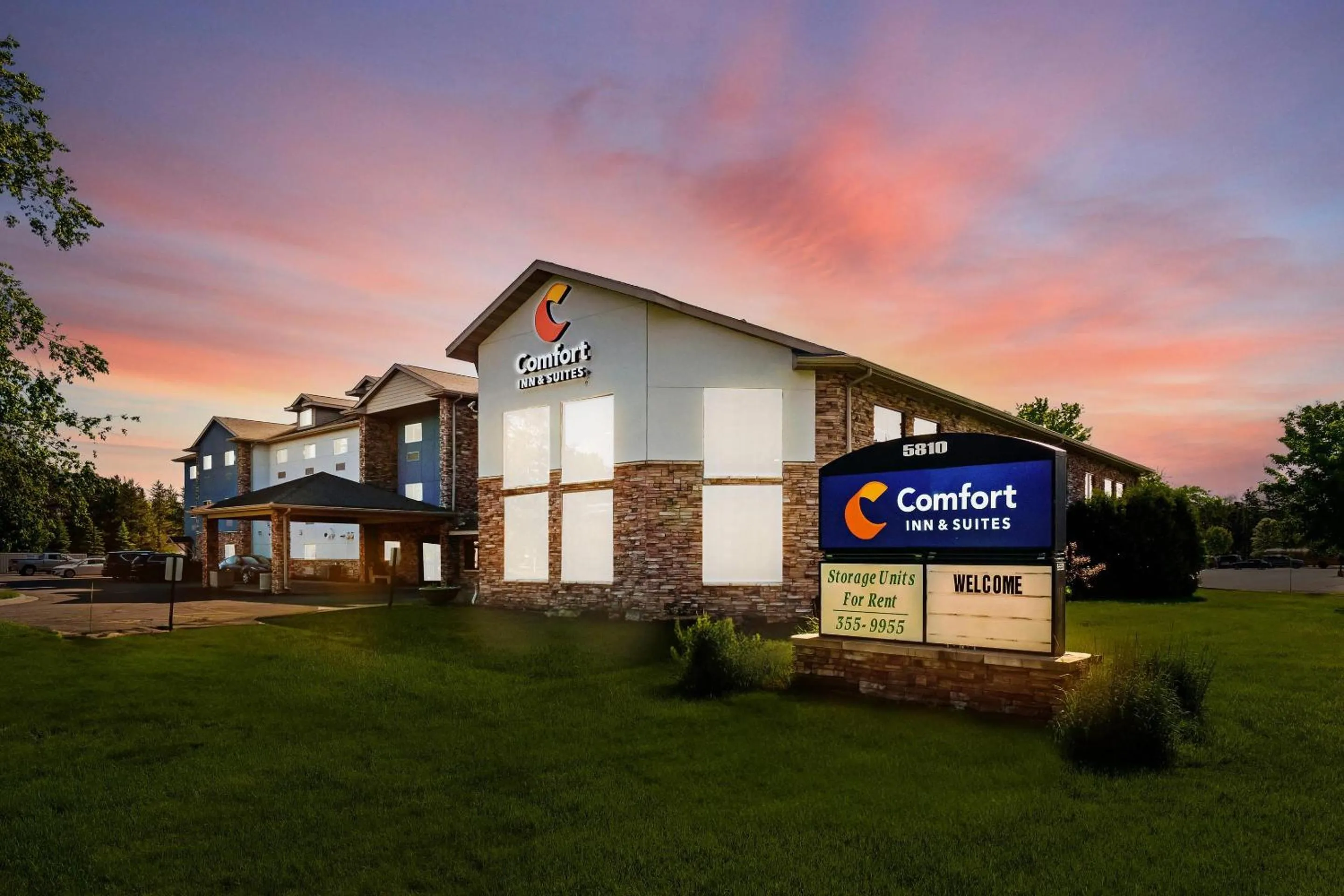 Property building in Comfort Inn & Suites Weston - Wausau