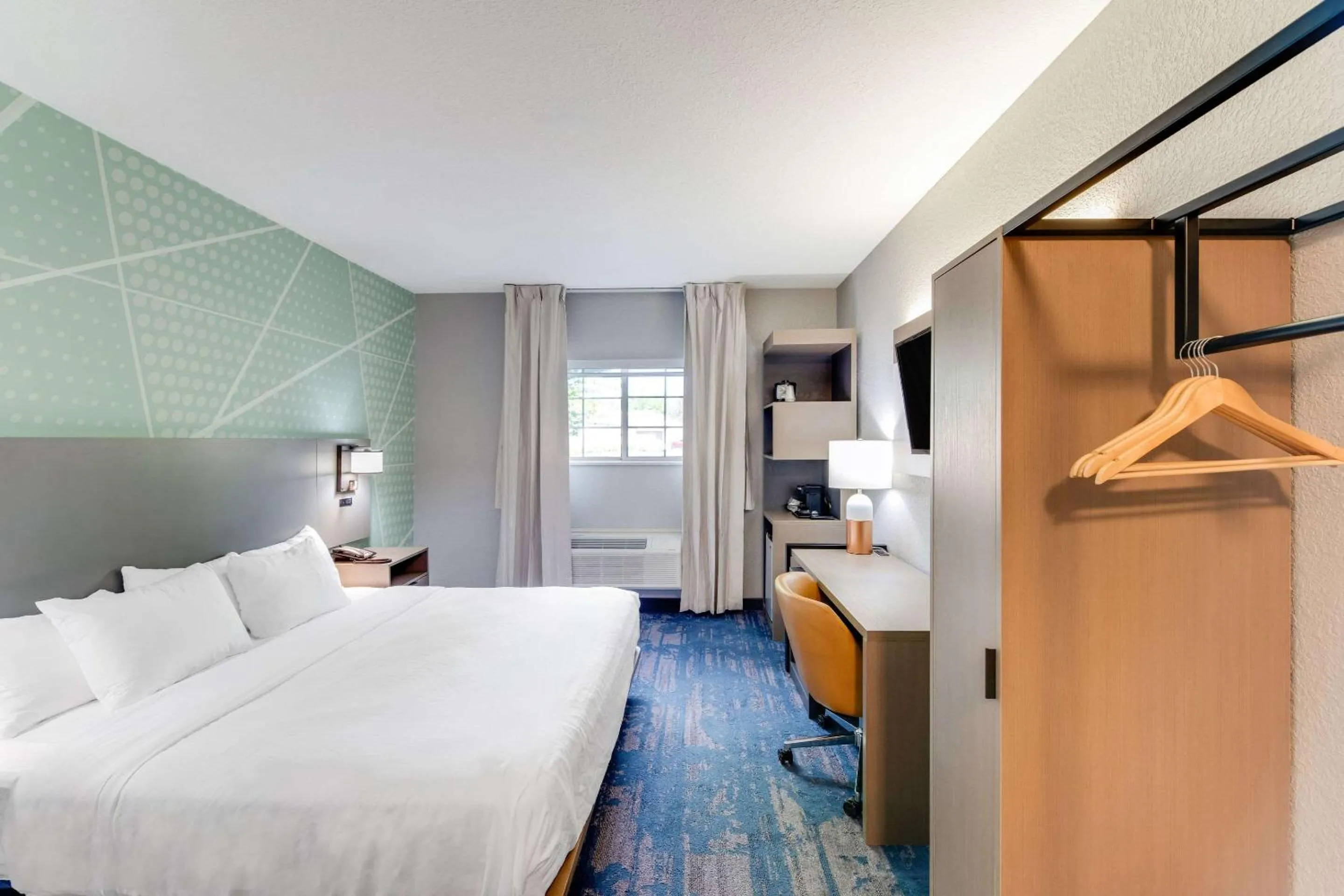 Bedroom, Bed in Comfort Inn & Suites Weston - Wausau