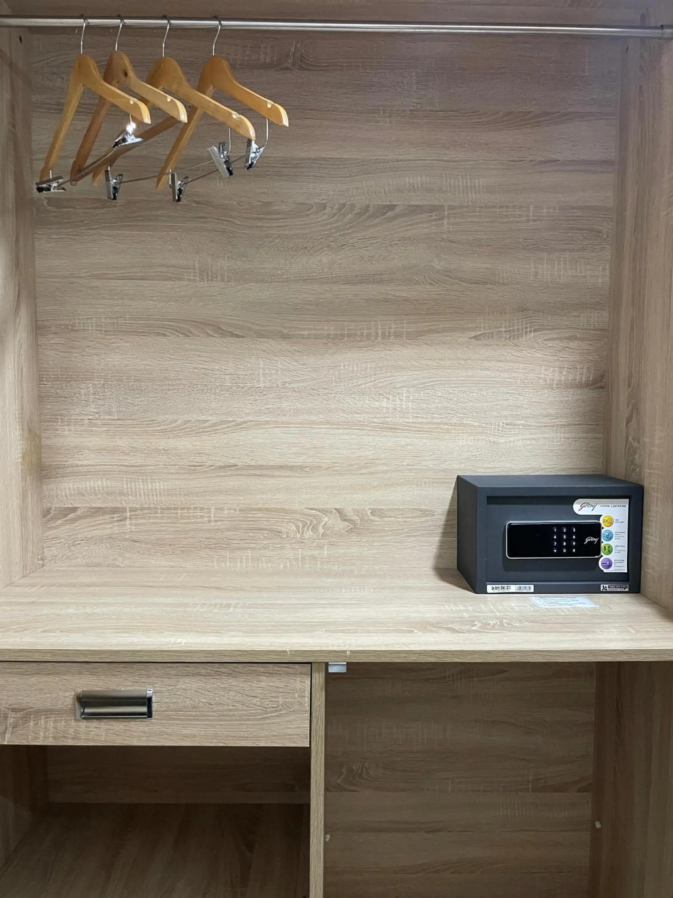 safe in Hotel Seth Murlidhar Seva Sadan-Near Prem Mandir