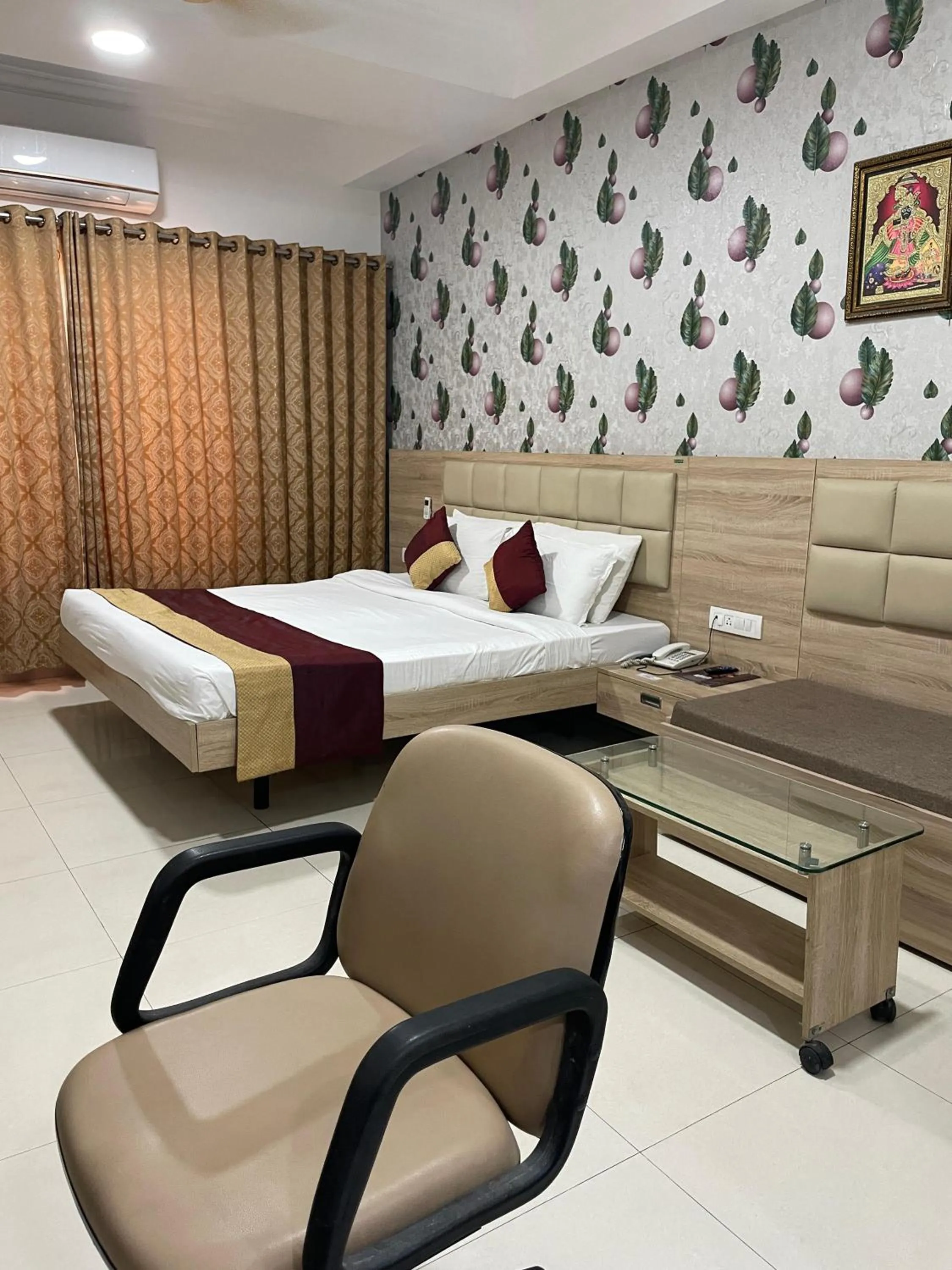 Bed in Hotel Seth Murlidhar Seva Sadan-Near Prem Mandir