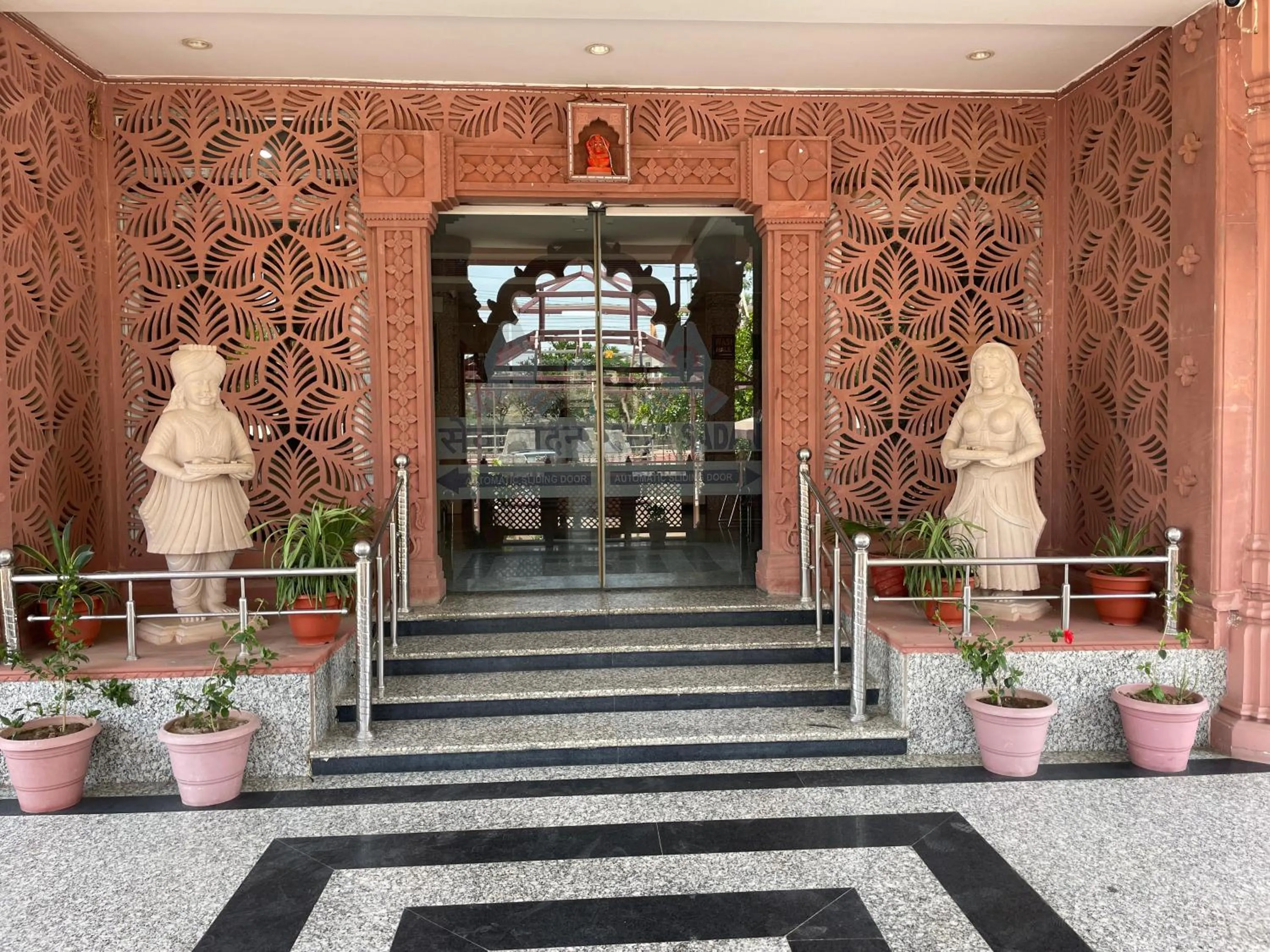 Facade/entrance in Hotel Seth Murlidhar Seva Sadan-Near Prem Mandir