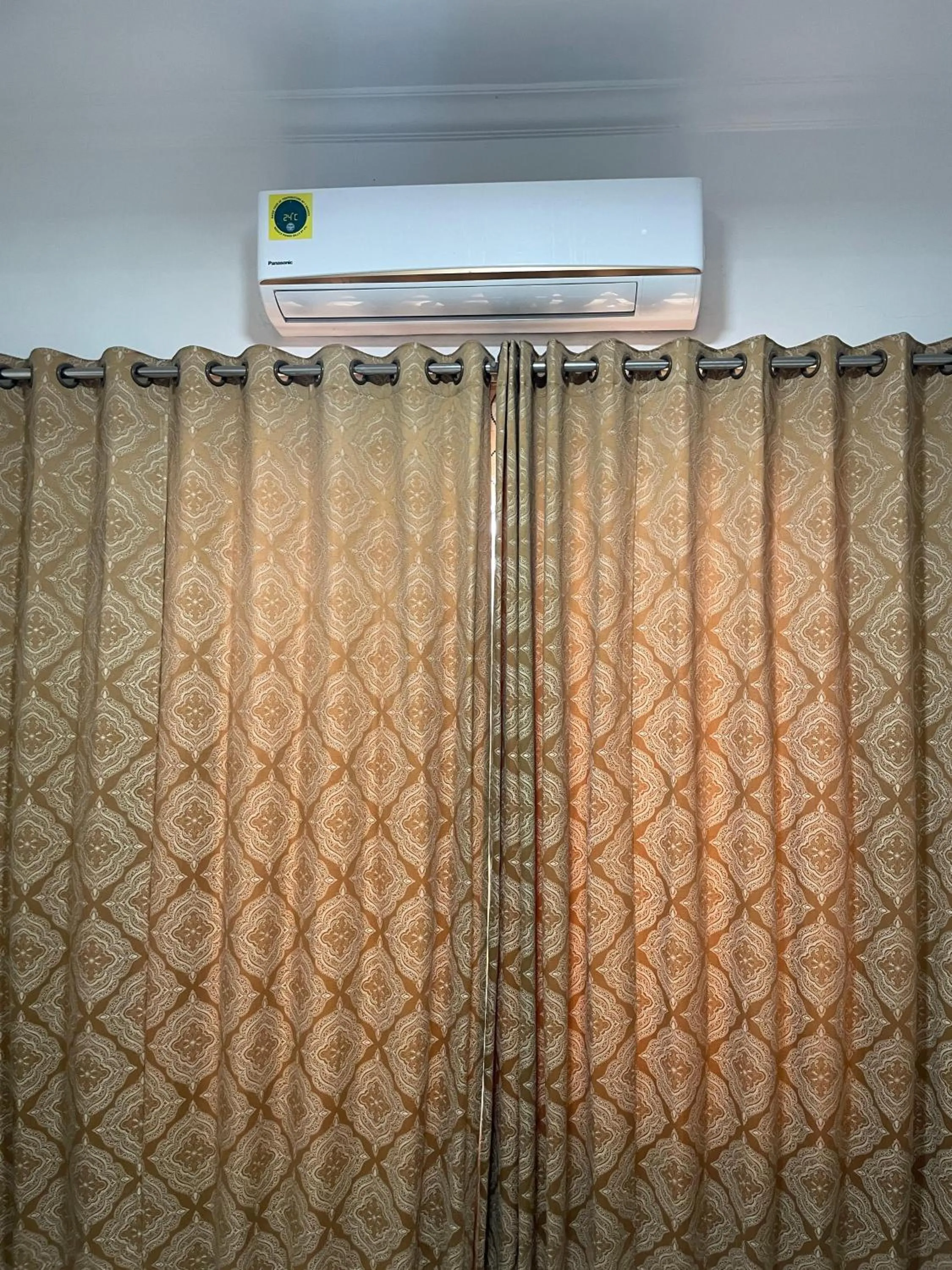 air conditioner in Hotel Seth Murlidhar Seva Sadan-Near Prem Mandir