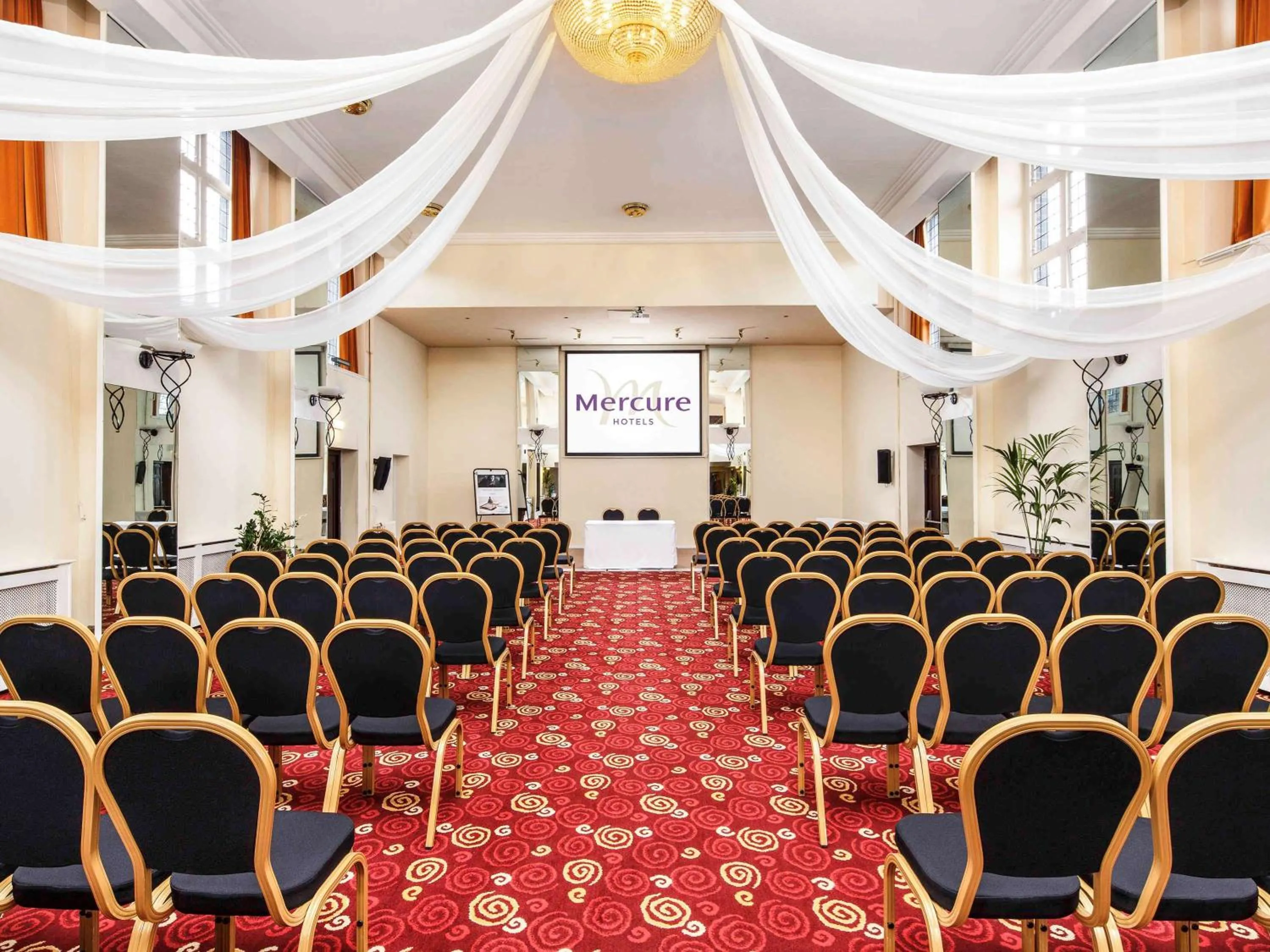 Banquet/Function facilities in Mercure Leeds Parkway Hotel