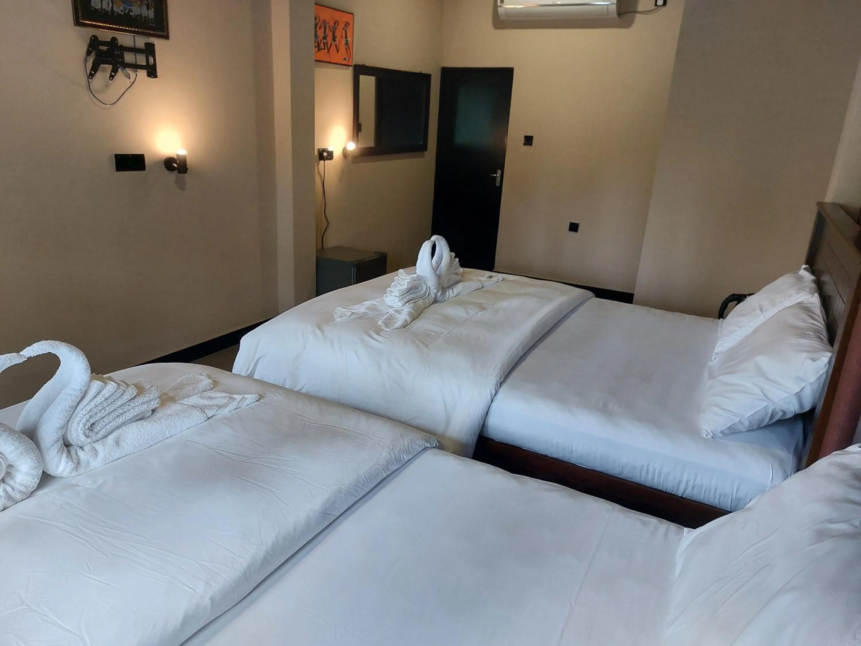 Bedroom, Bed in Edwin's Airport Garden