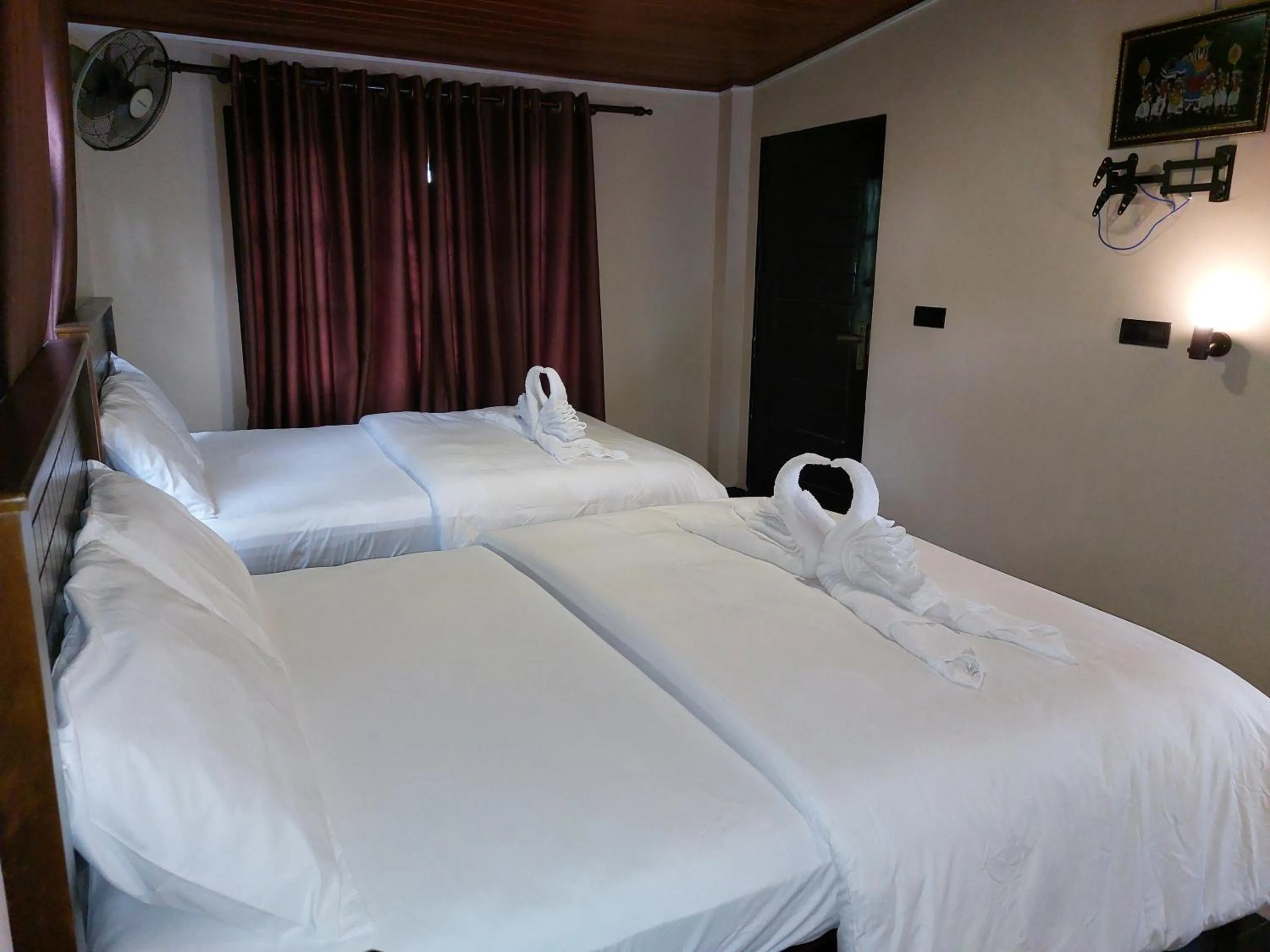 Bedroom, Bed in Edwin's Airport Garden