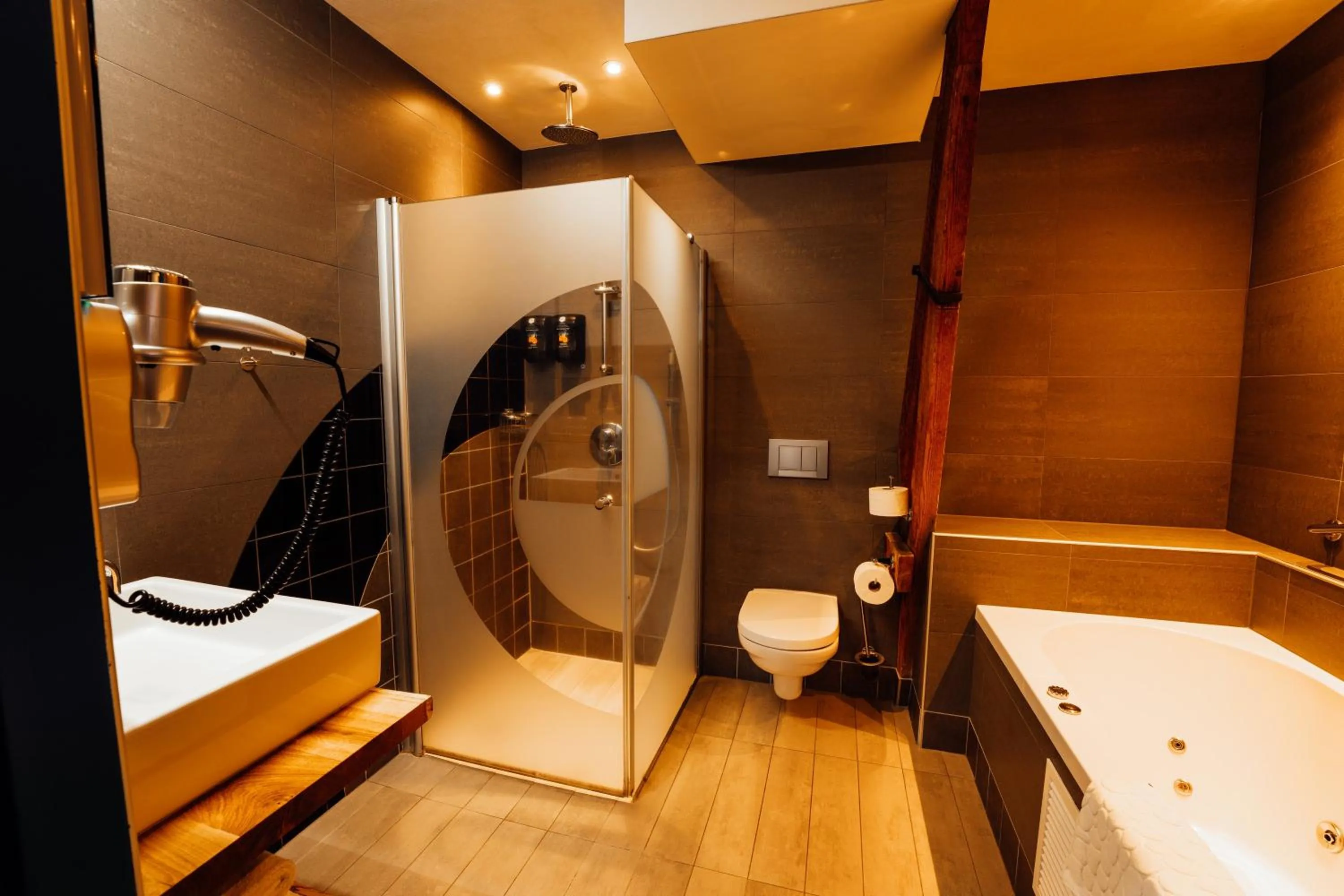 Shower, Bed in Boutique Hotel, Restaurant & Wellness Westerburcht