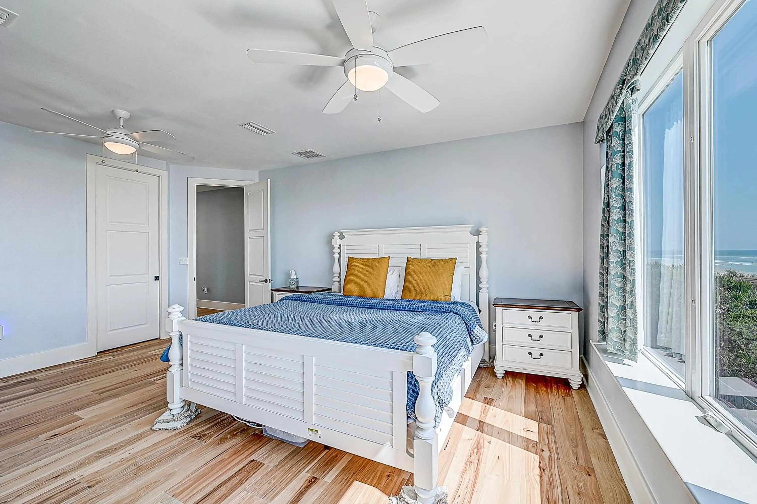 Bed in Ocean Paradise