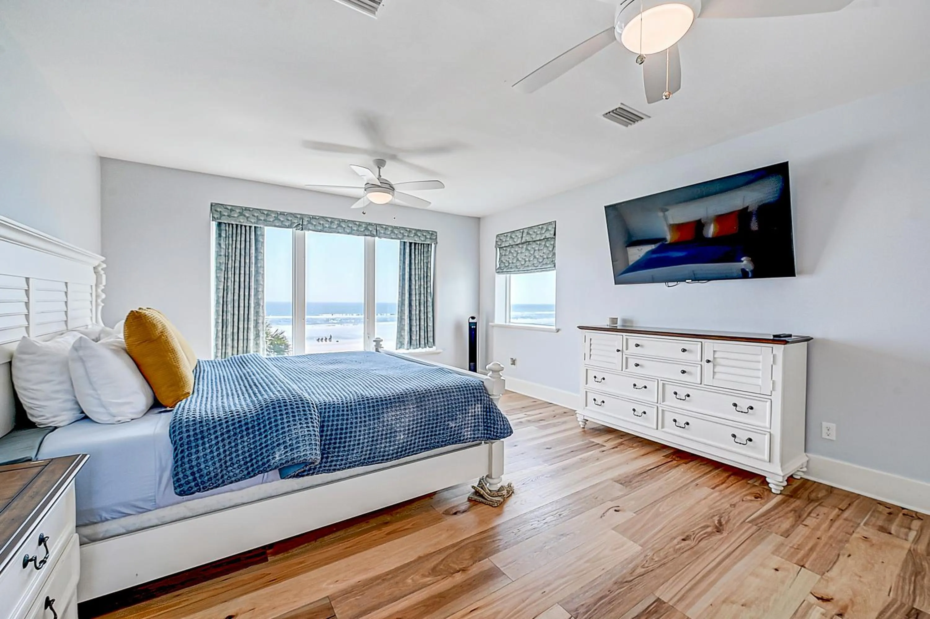 Living room, Bed in Ocean Paradise