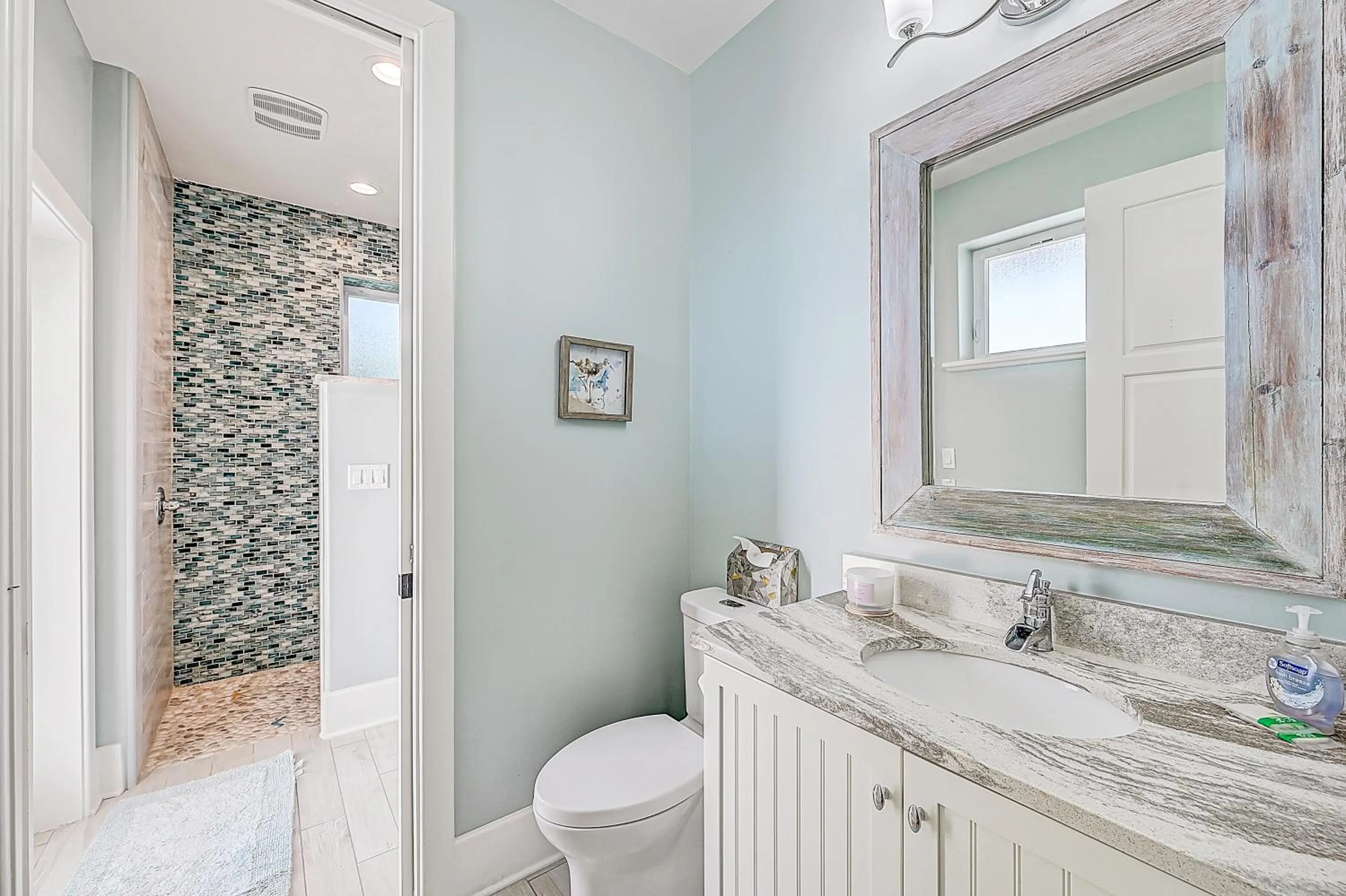 Photo of the whole room in Ocean Paradise