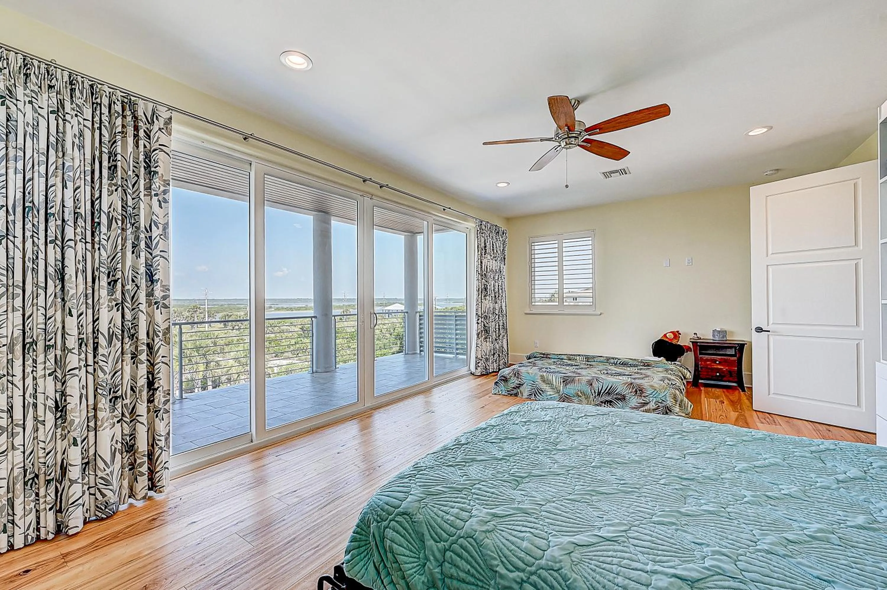 Other, Bed in Ocean Paradise