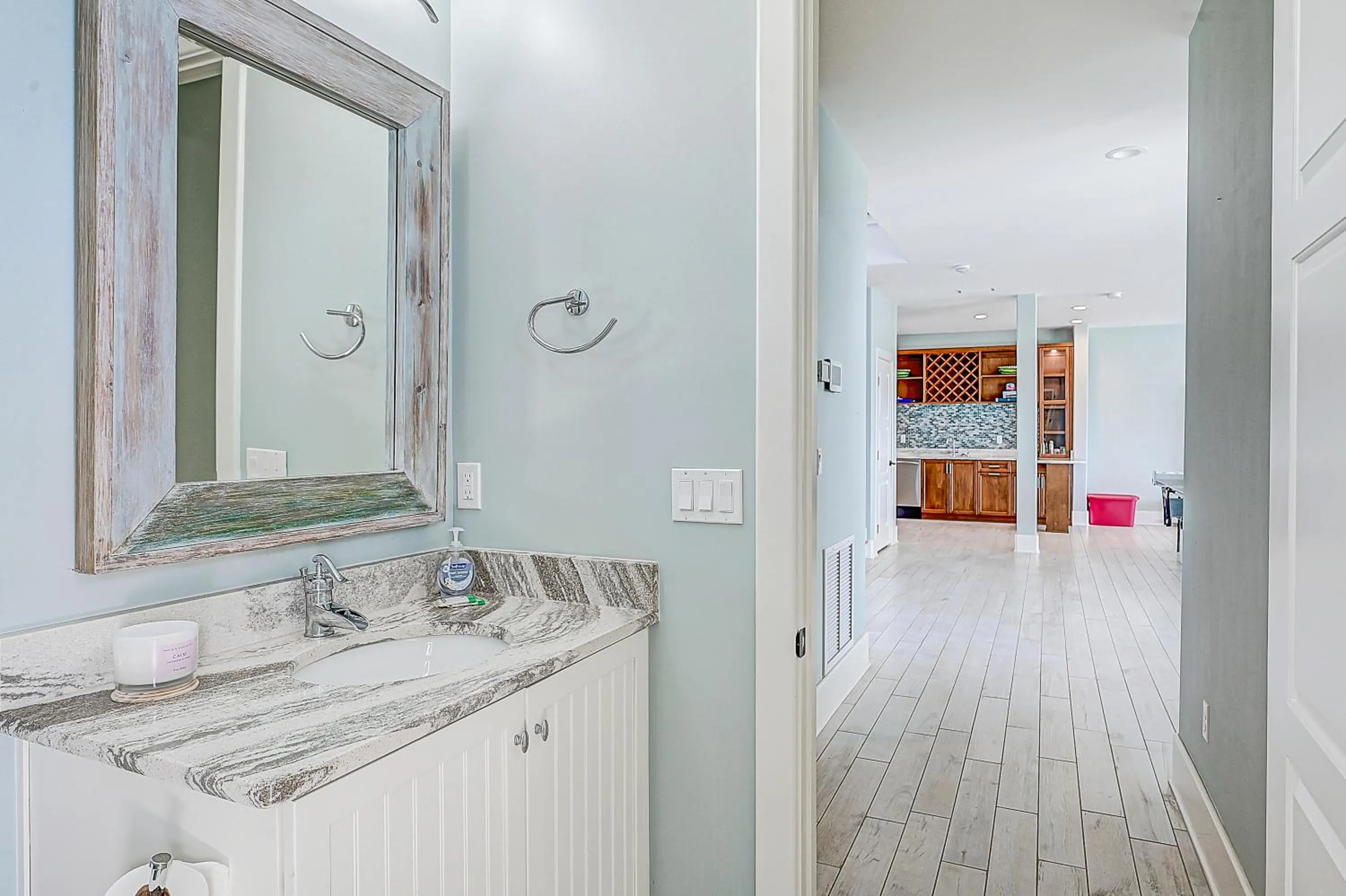 Photo of the whole room in Ocean Paradise