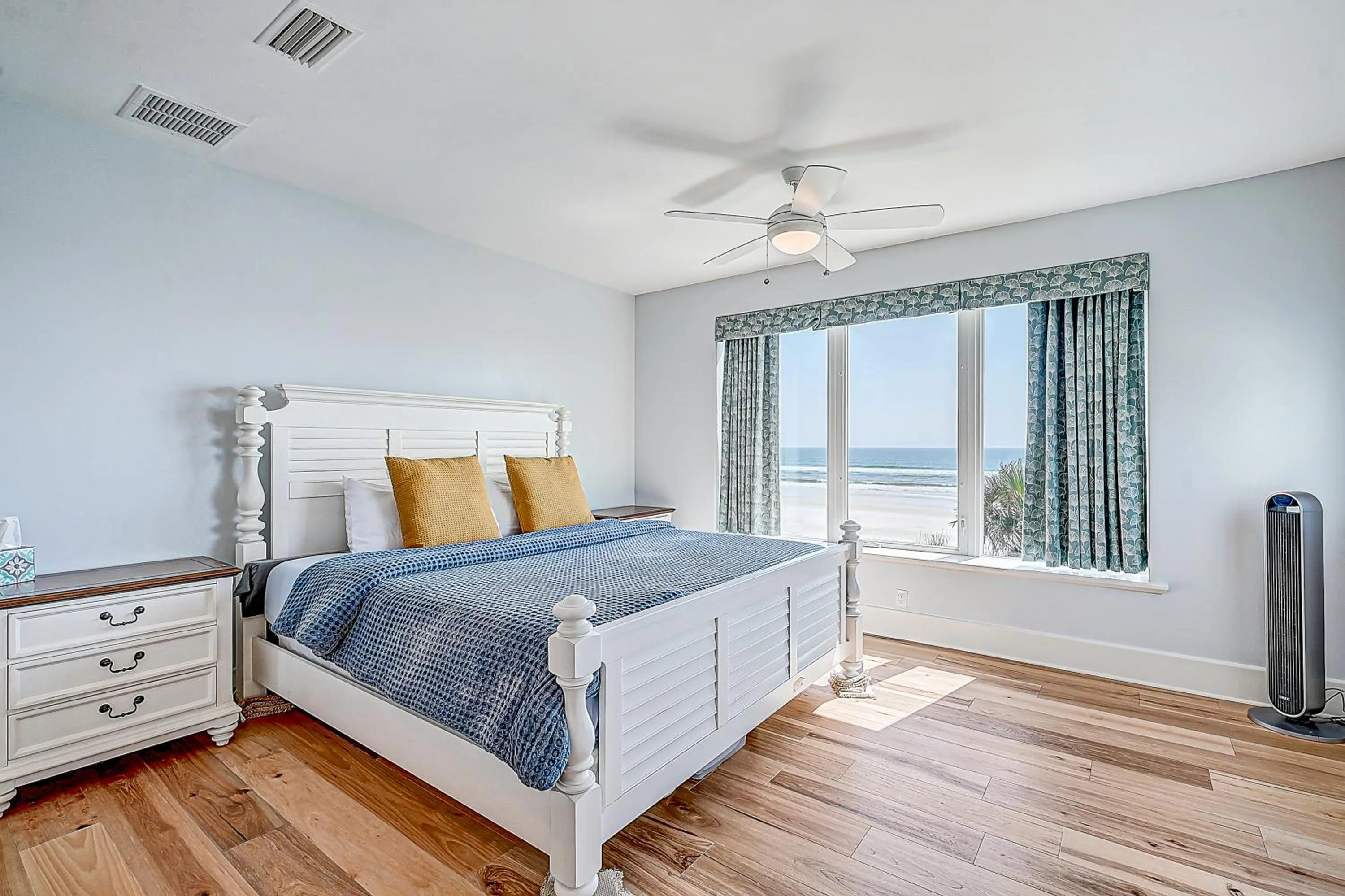 Bed in Ocean Paradise