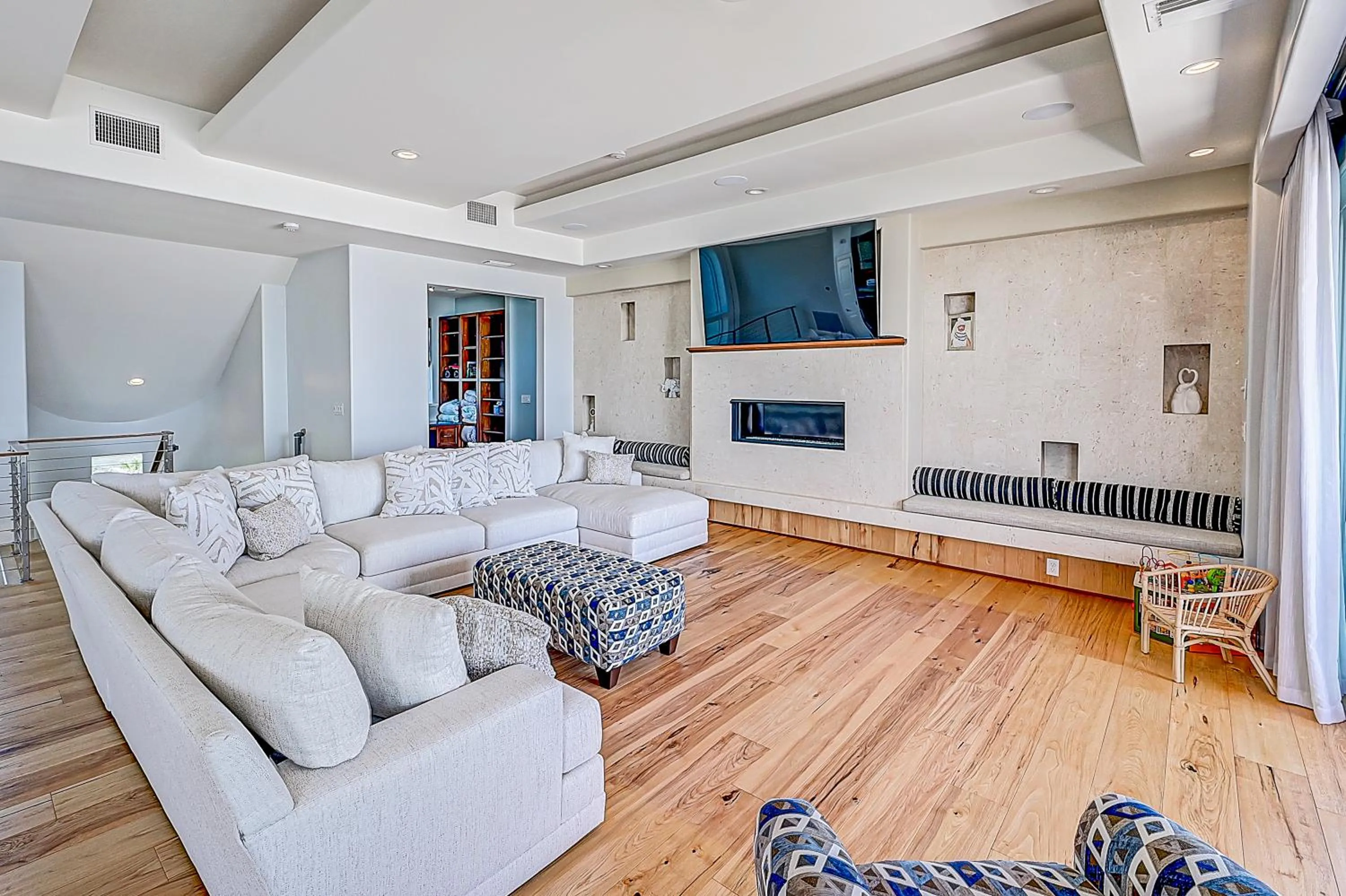 Photo of the whole room in Ocean Paradise