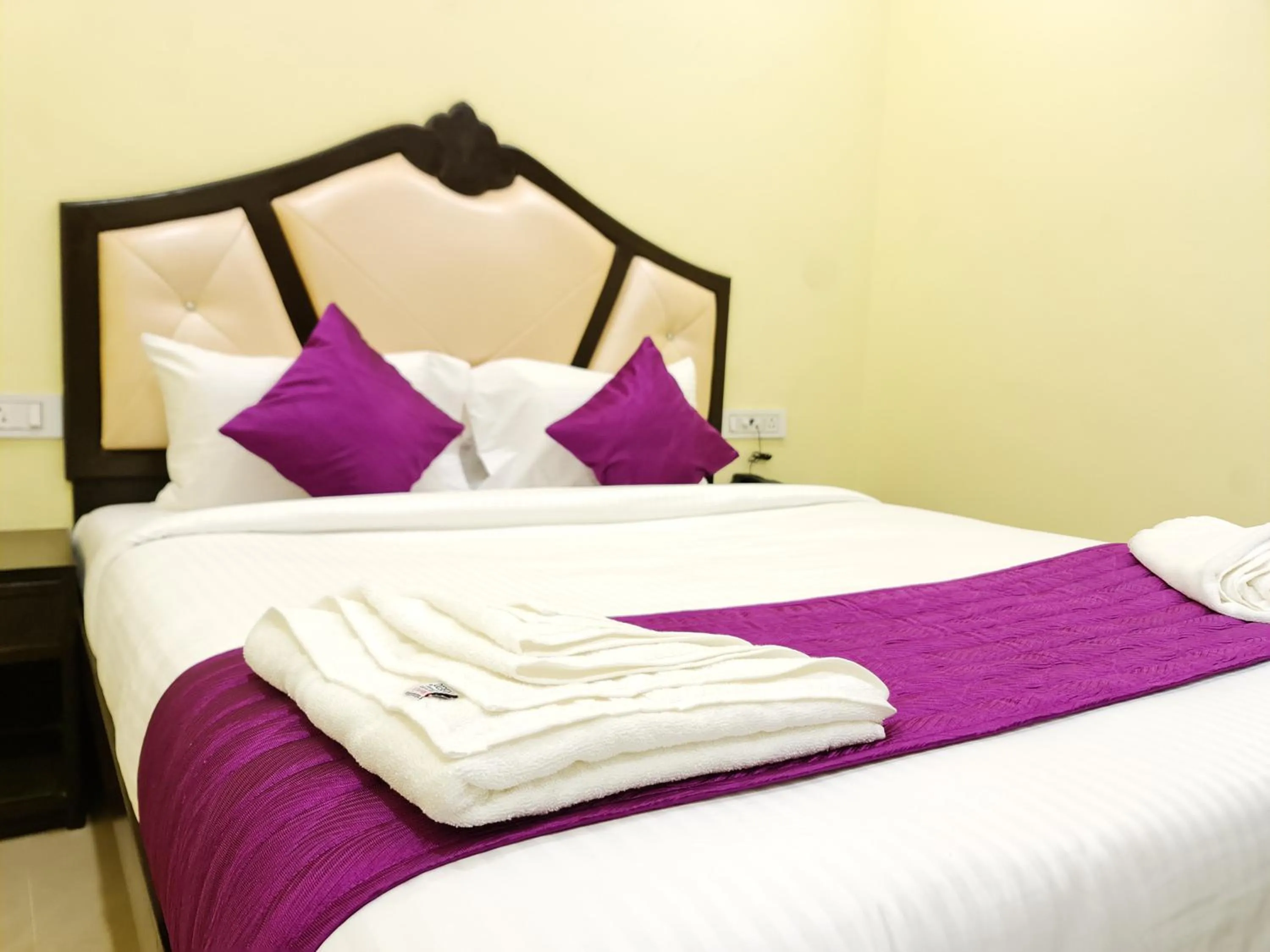 Bed in Al Noor Residency Business Class Hotel